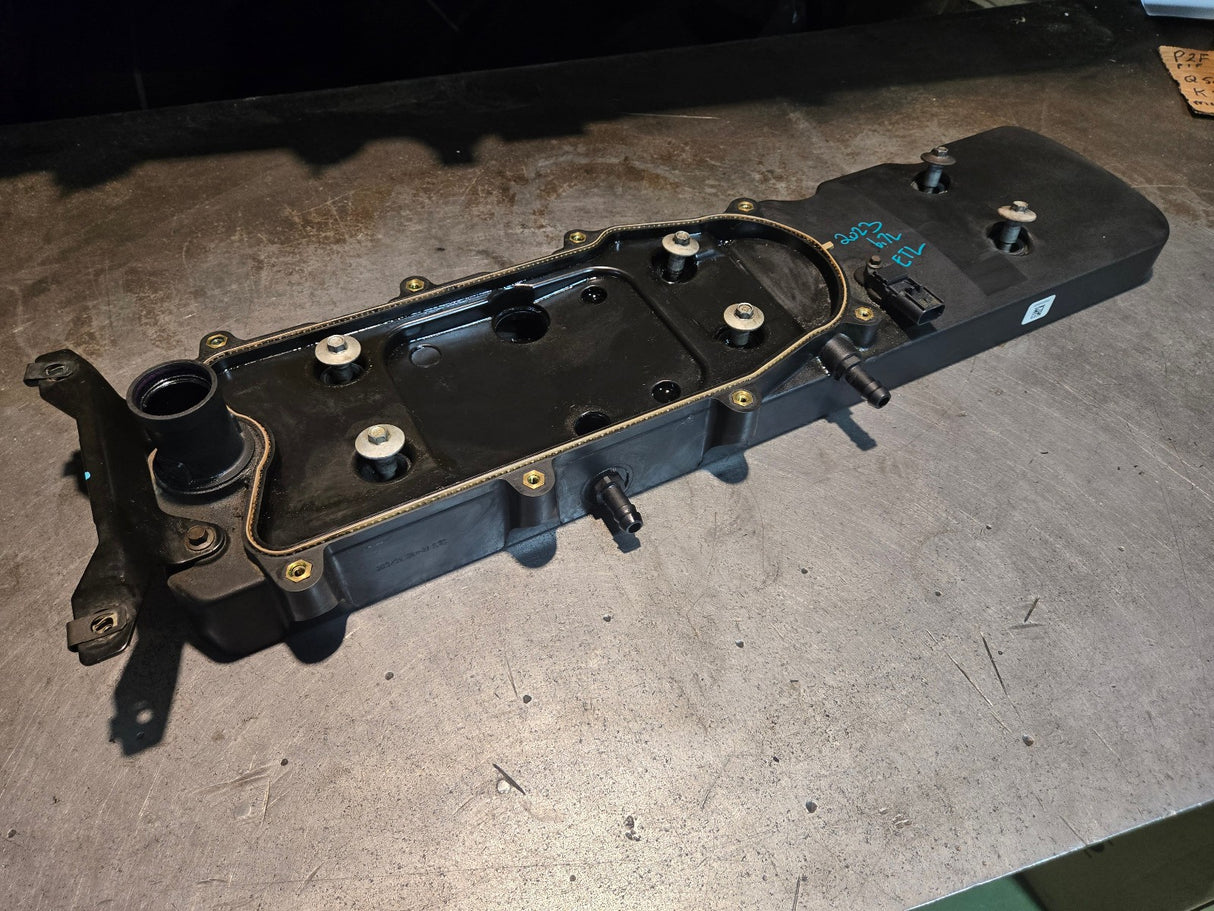 6.7L CUMMINS ETL VALVE COVER 5526845 5311734 68623638AA