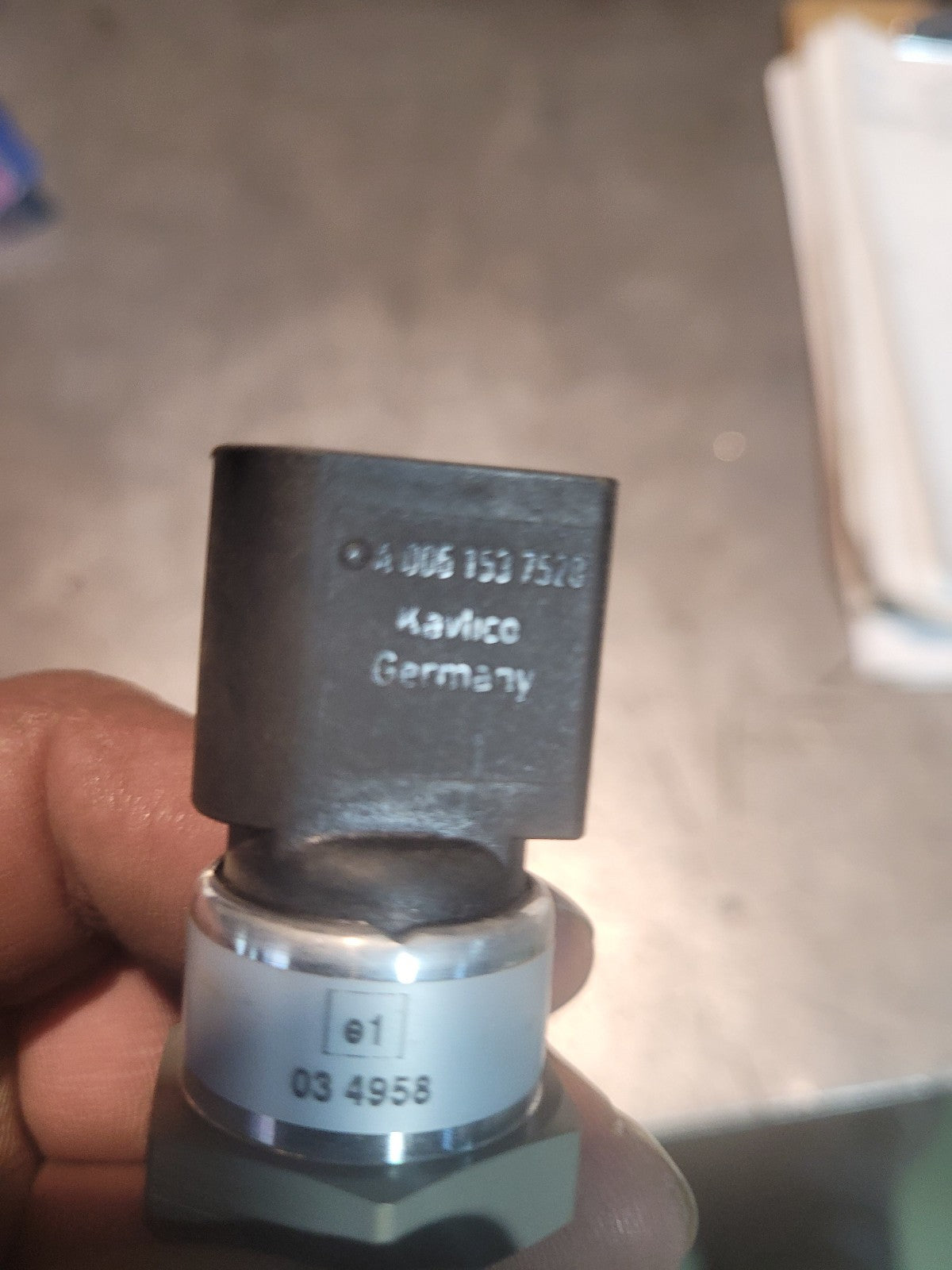 A0061537528 Exhaust Pressure Sensor Fits Detroit Diesel Benz Truck Freightliner