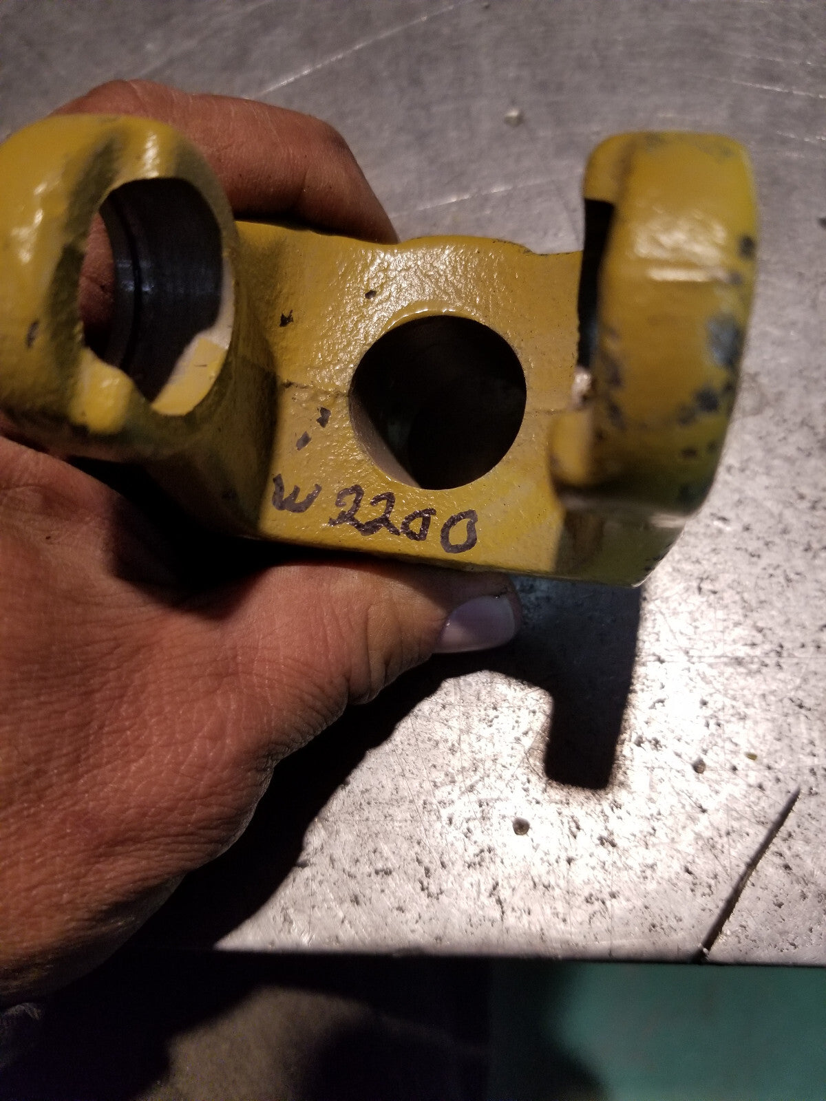 A-W320678 AI Implement Yoke, Round Bore 1" w/ 5/16" Pin Hole