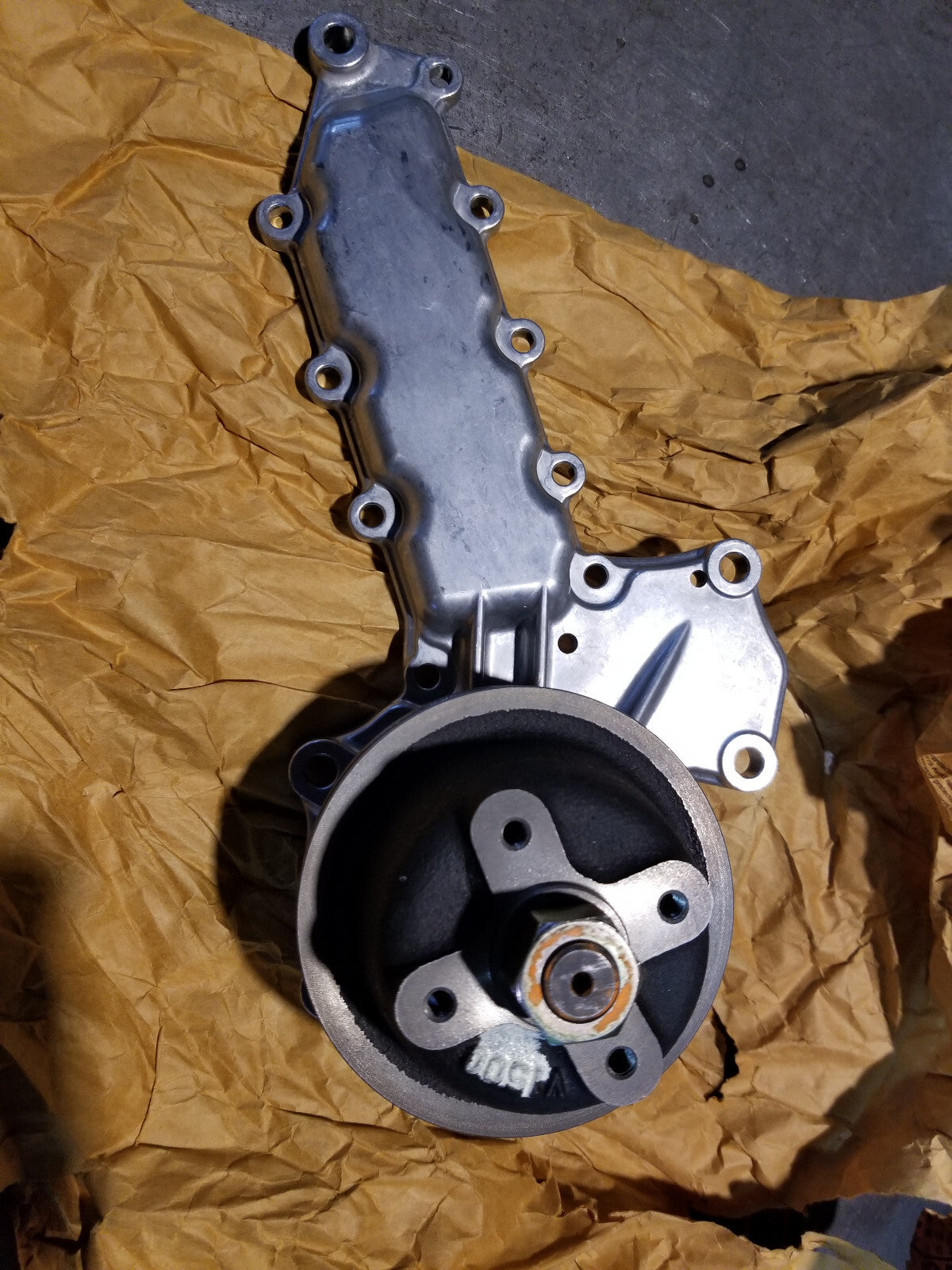 1611173030 16111-73030 Water Pump fits Kubota L295 L305