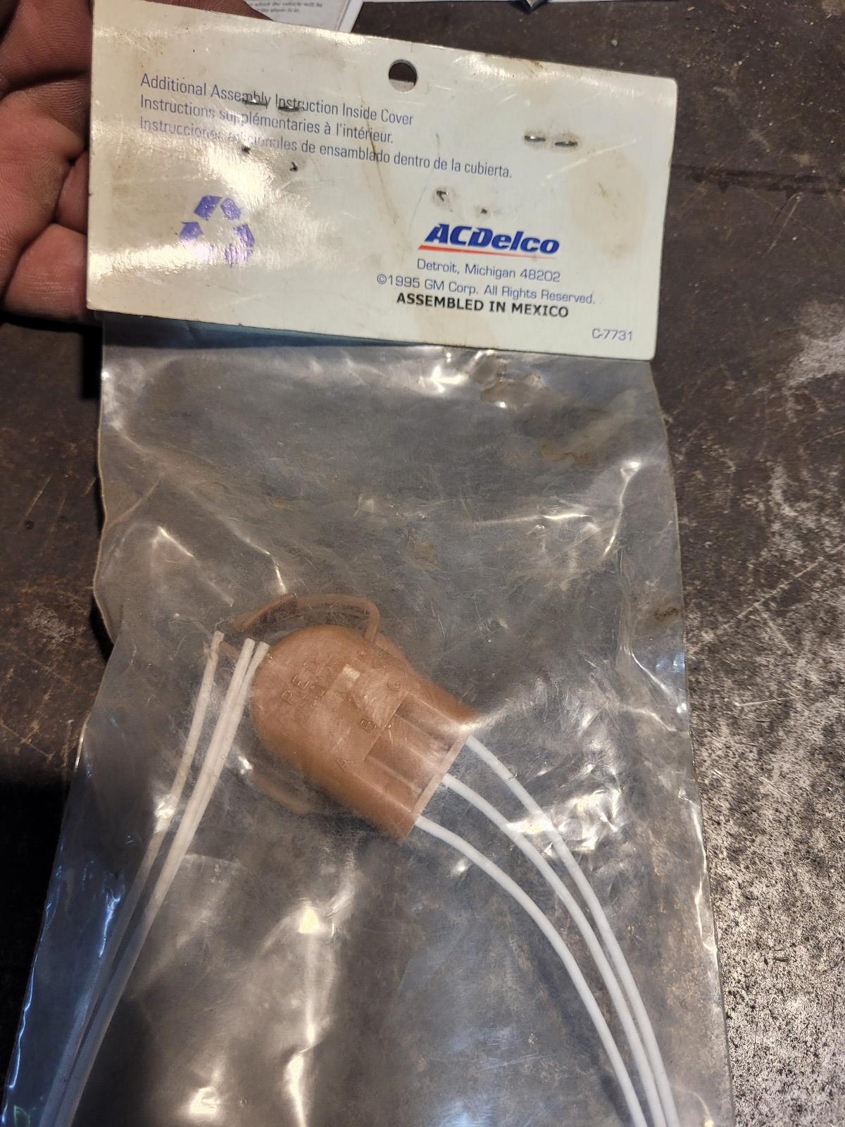AC DELCO 12083689 LIGHT SOCKET REAR TURN SIGNAL