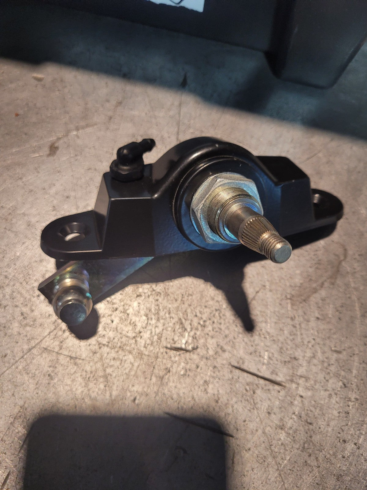 002-035-042 WIPER PIVOT 9398232010 Windshield Wiper, Left-Hand Side, Left-Hand D