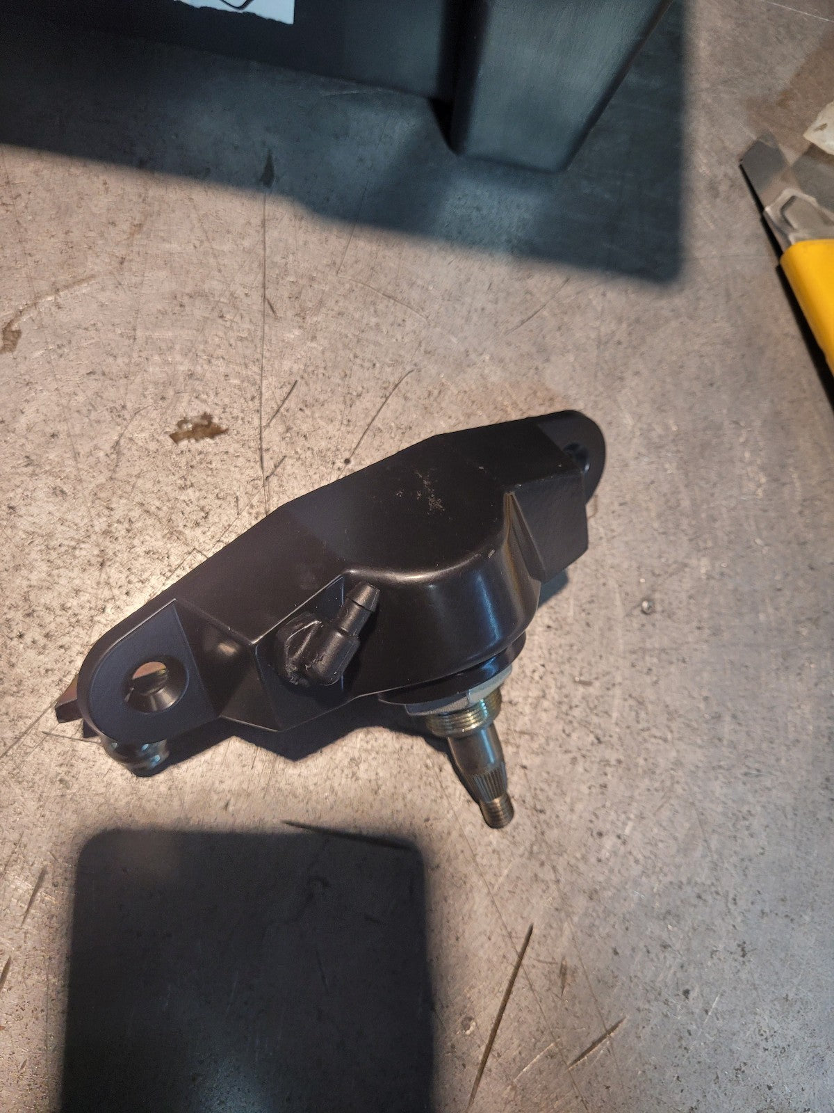 002-035-042 WIPER PIVOT 9398232010 Windshield Wiper, Left-Hand Side, Left-Hand D