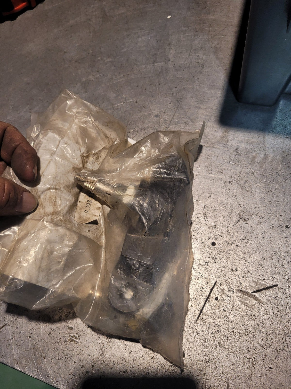 002-035-042 WIPER PIVOT 9398232010 Windshield Wiper, Left-Hand Side, Left-Hand D