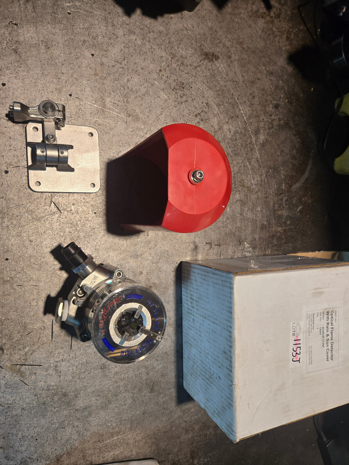 40/40UB-112SF OPTICAL FLAME DETECTOR WITH RAIN & SUN COVER