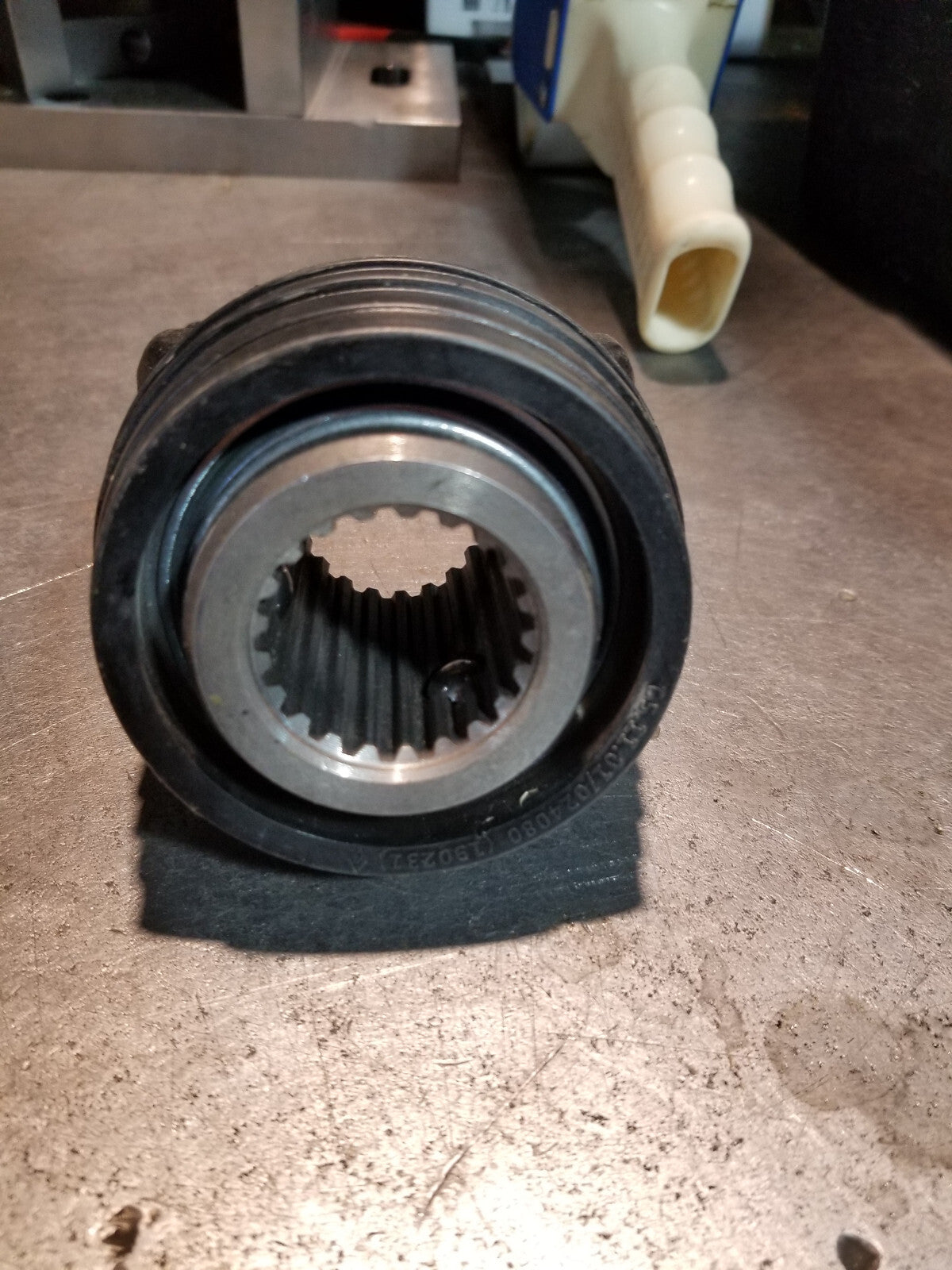 DM4034 YOKE 1:3/8 21 SPLINE FOR FRONT