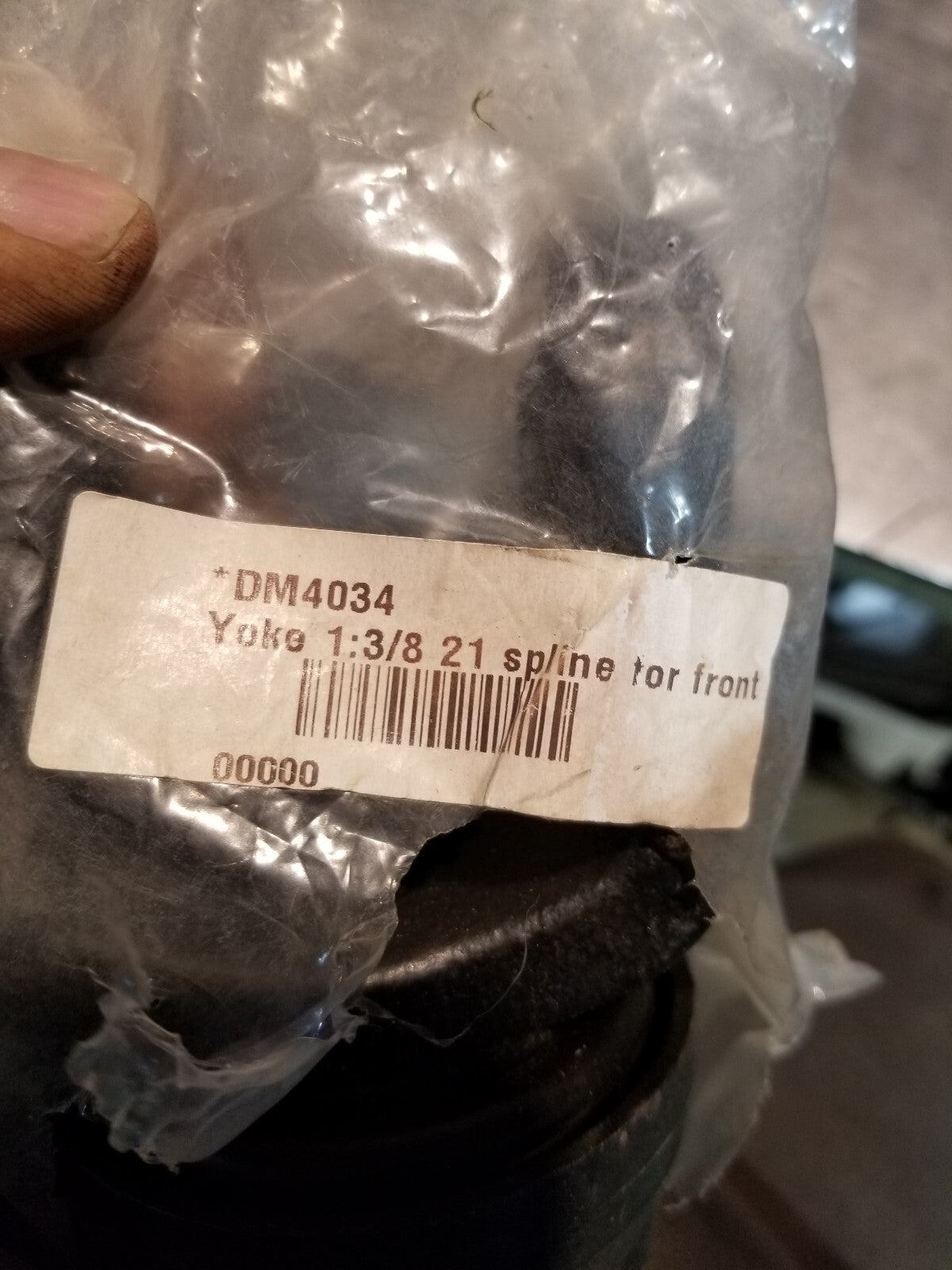 DM4034 YOKE 1:3/8 21 SPLINE FOR FRONT