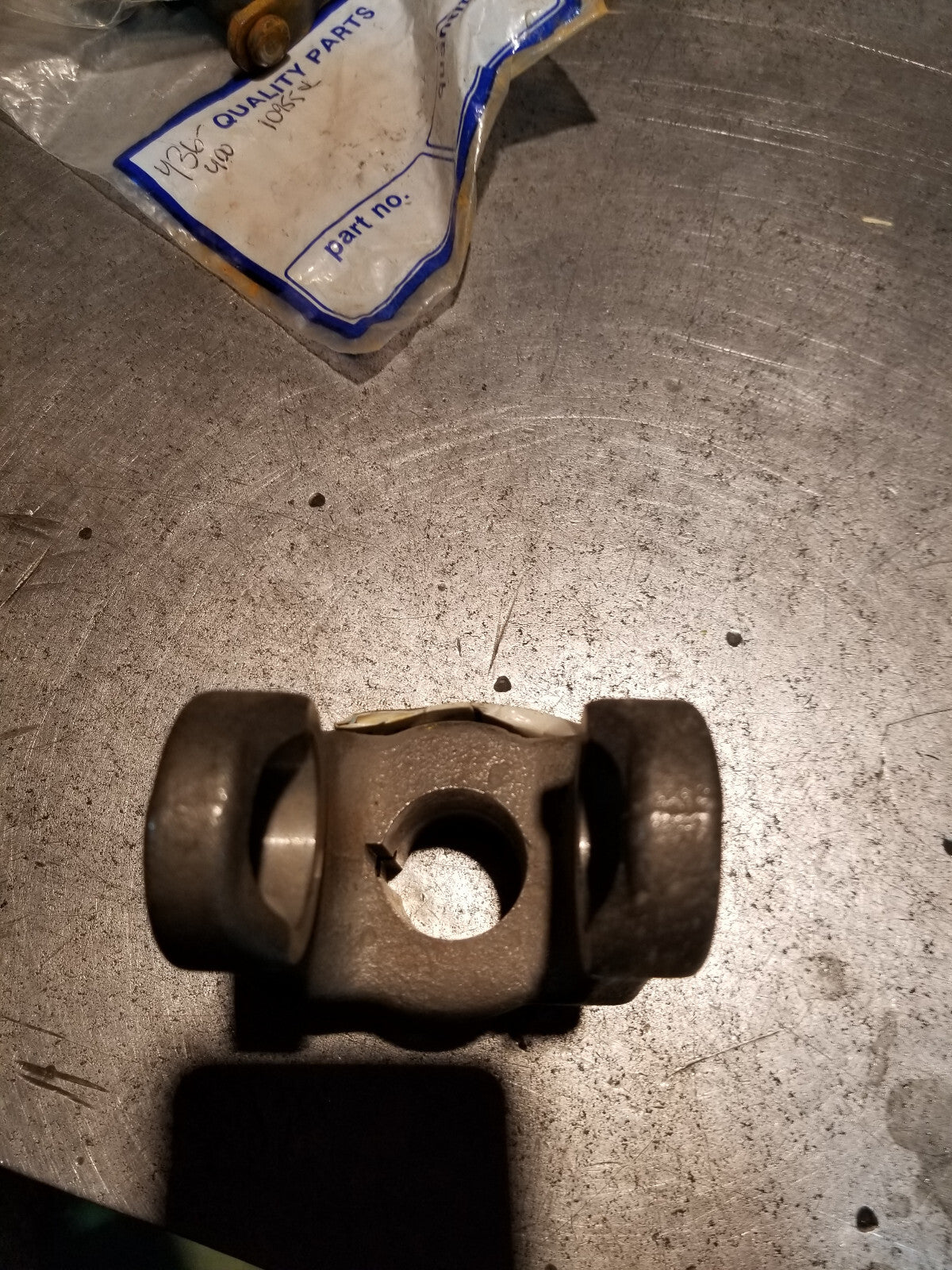 D148018 IMPLEMENT YOKE ROUND BORE KEYWAY 1 1/8"