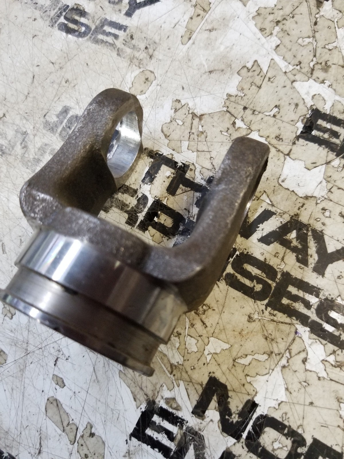 D067000 JOHN DEERE YOKE SHAFT