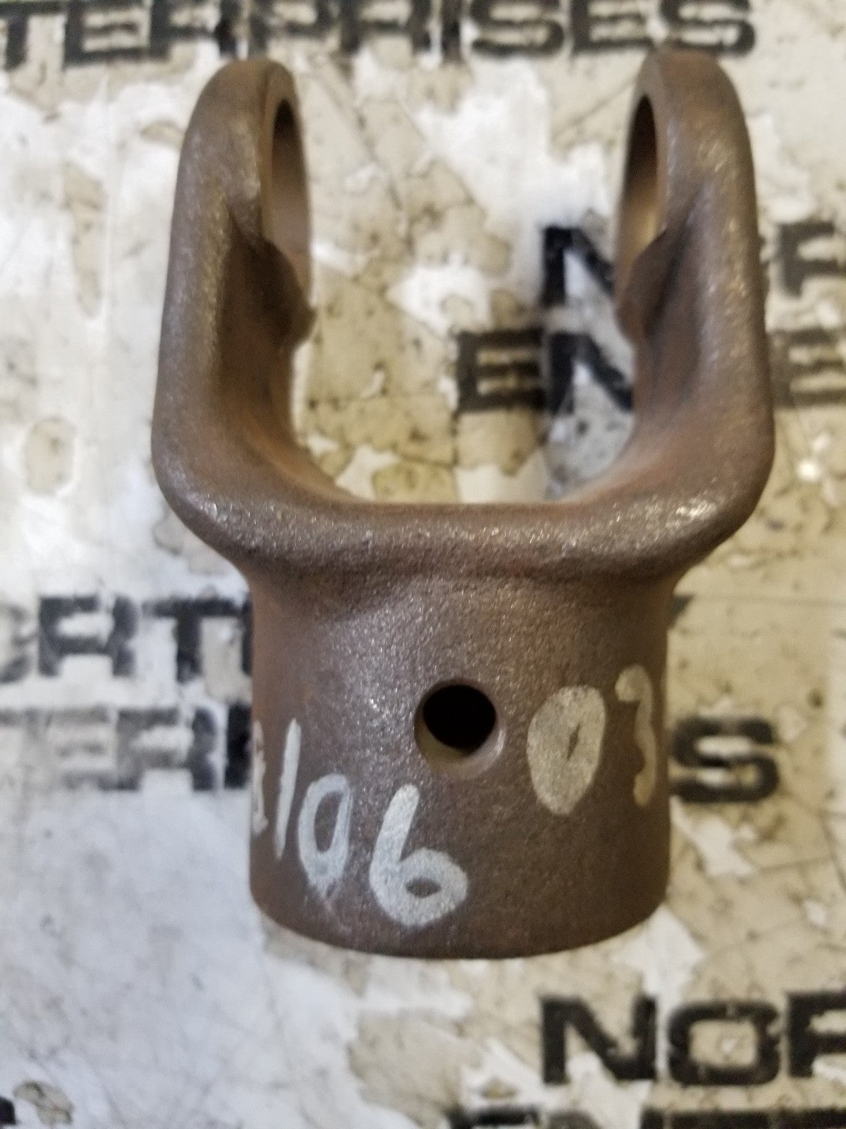 D128106 JOHN DEERE YOKE SHAFT A-D128106-AI