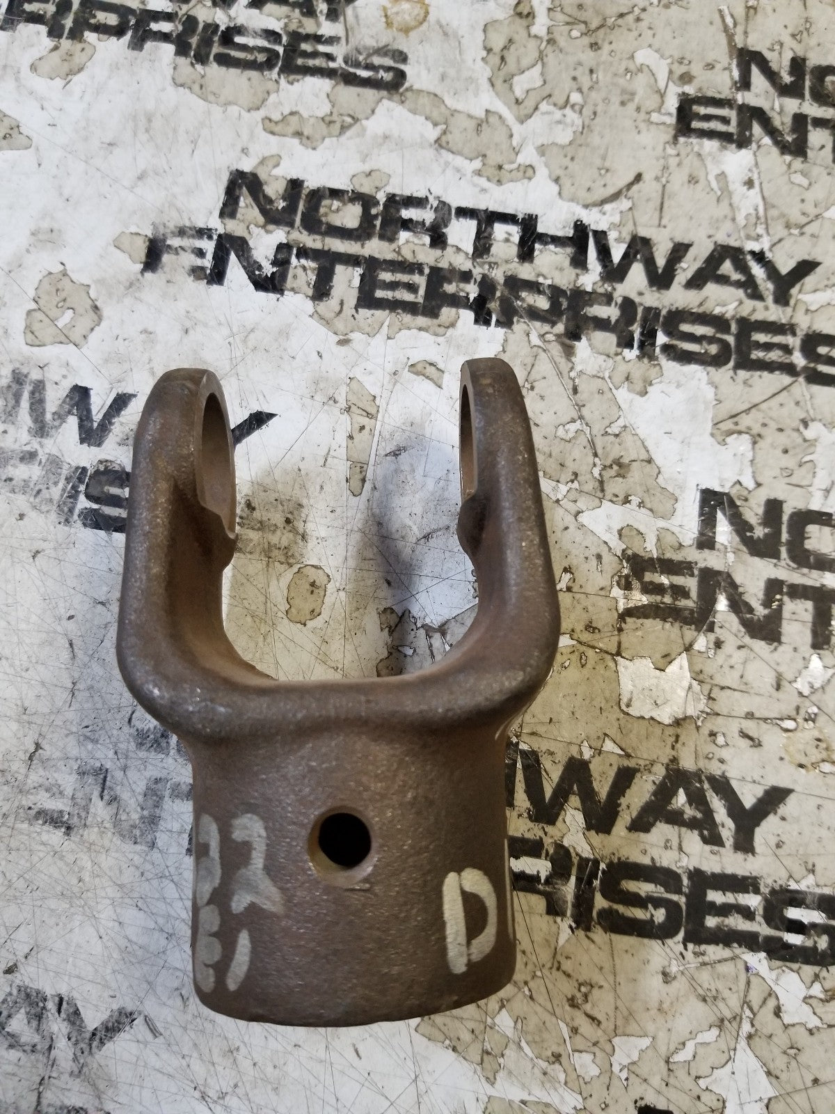 D128106 JOHN DEERE YOKE SHAFT A-D128106-AI