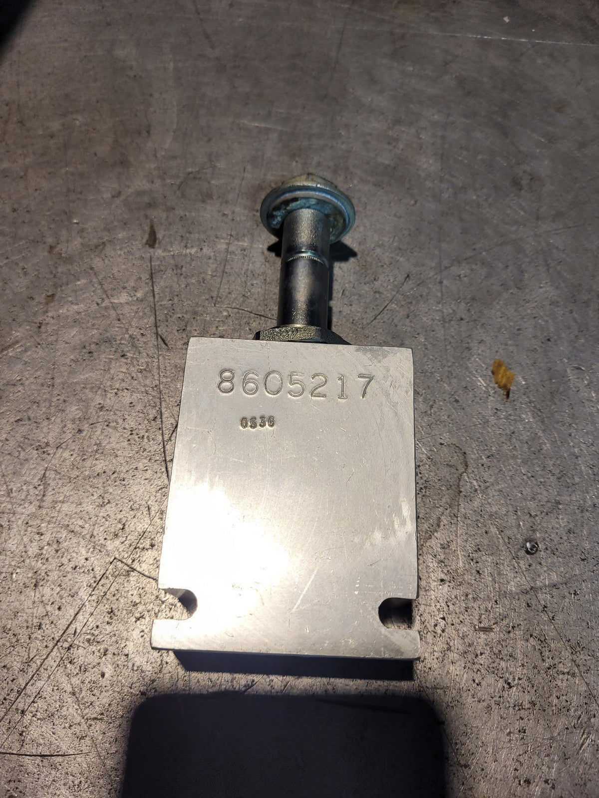 CNH 8605217 VALVE (MISSING SOLENOID)
