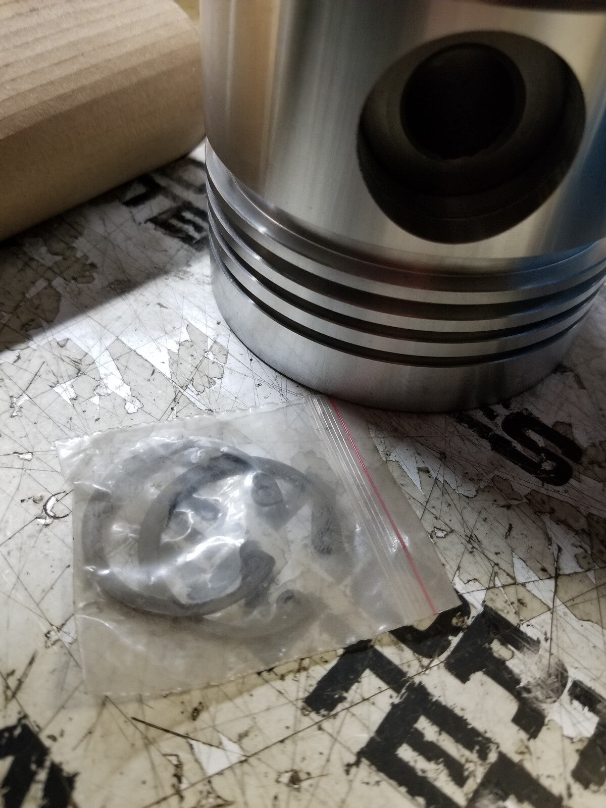 U5MK0033 PISTON LINER KIT A-U5MK0033 PISTON/LINER AND RINGS AS SHOWN