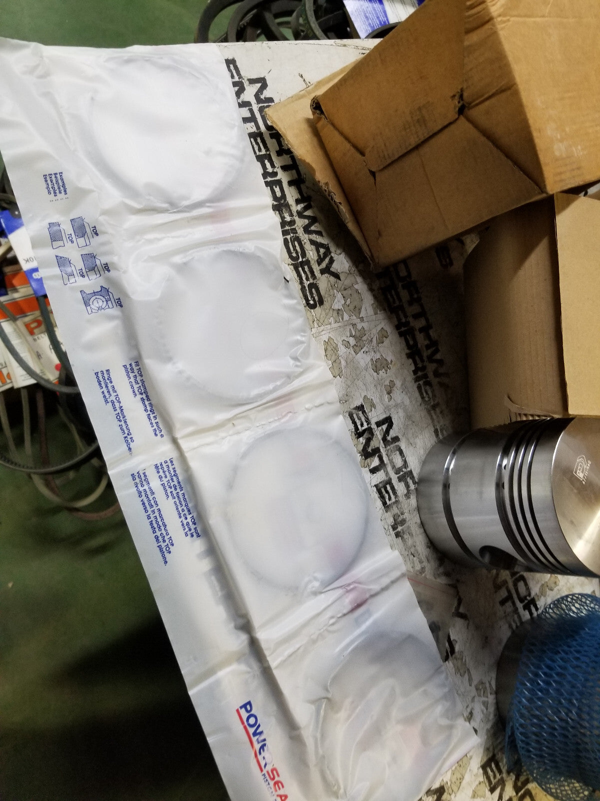 U5MK0033 PISTON LINER KIT A-U5MK0033 PISTON/LINER AND RINGS AS SHOWN