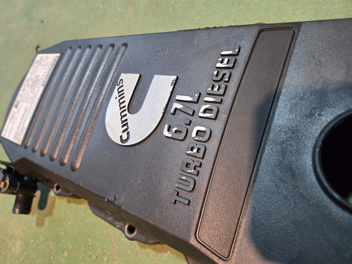 6.7l cummins upper valve cover 5446599