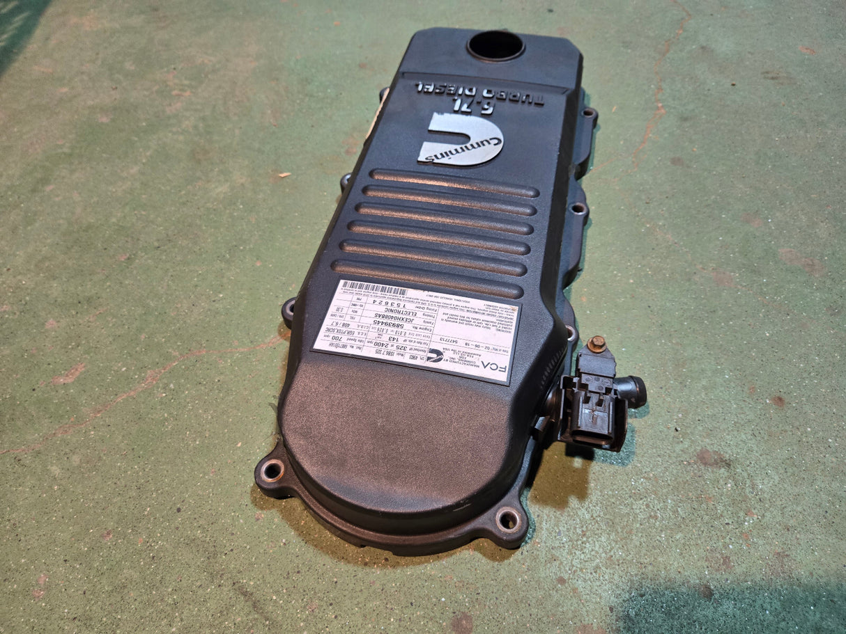6.7l cummins upper valve cover 5446599