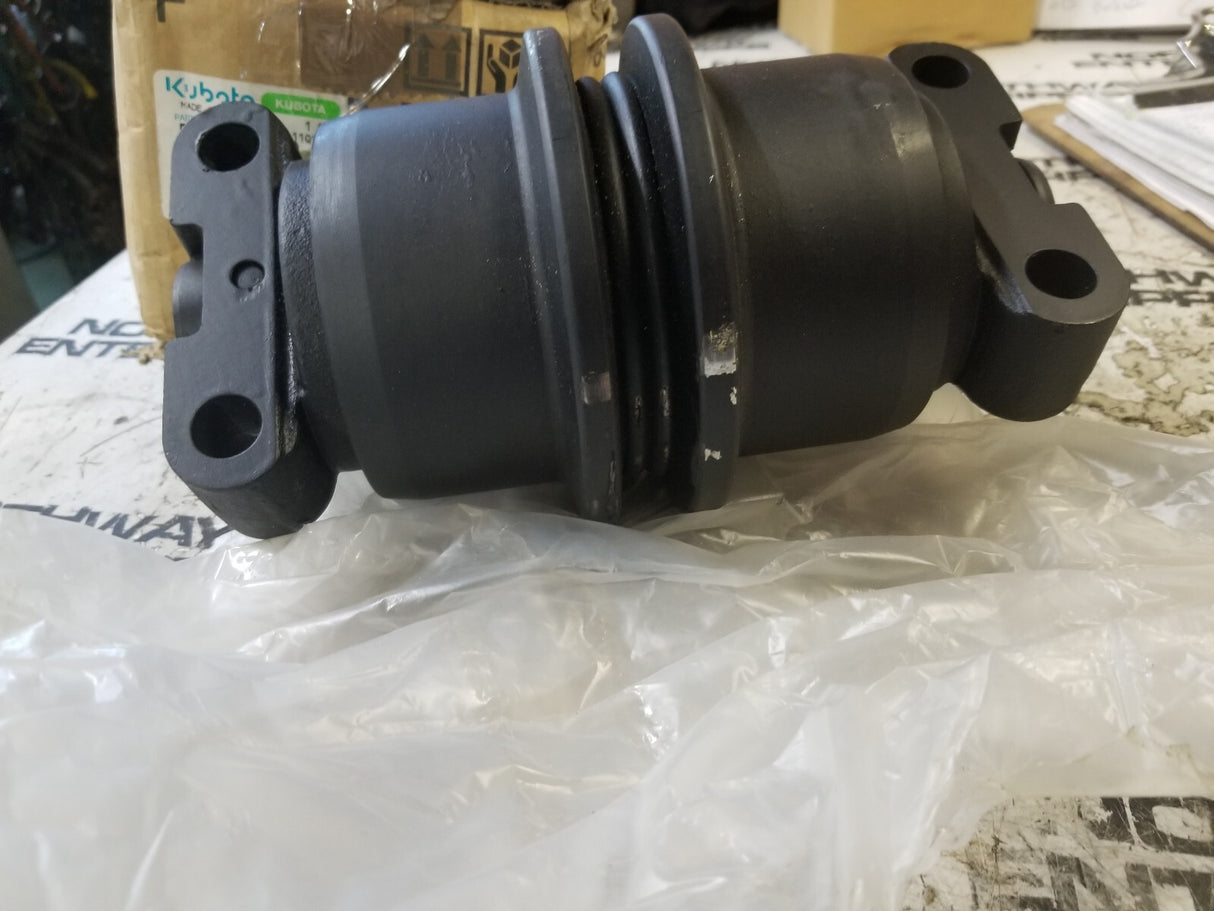 RD819-21700 KUBOTA Kubota ASSY ROLLER, TRACK RD81921700