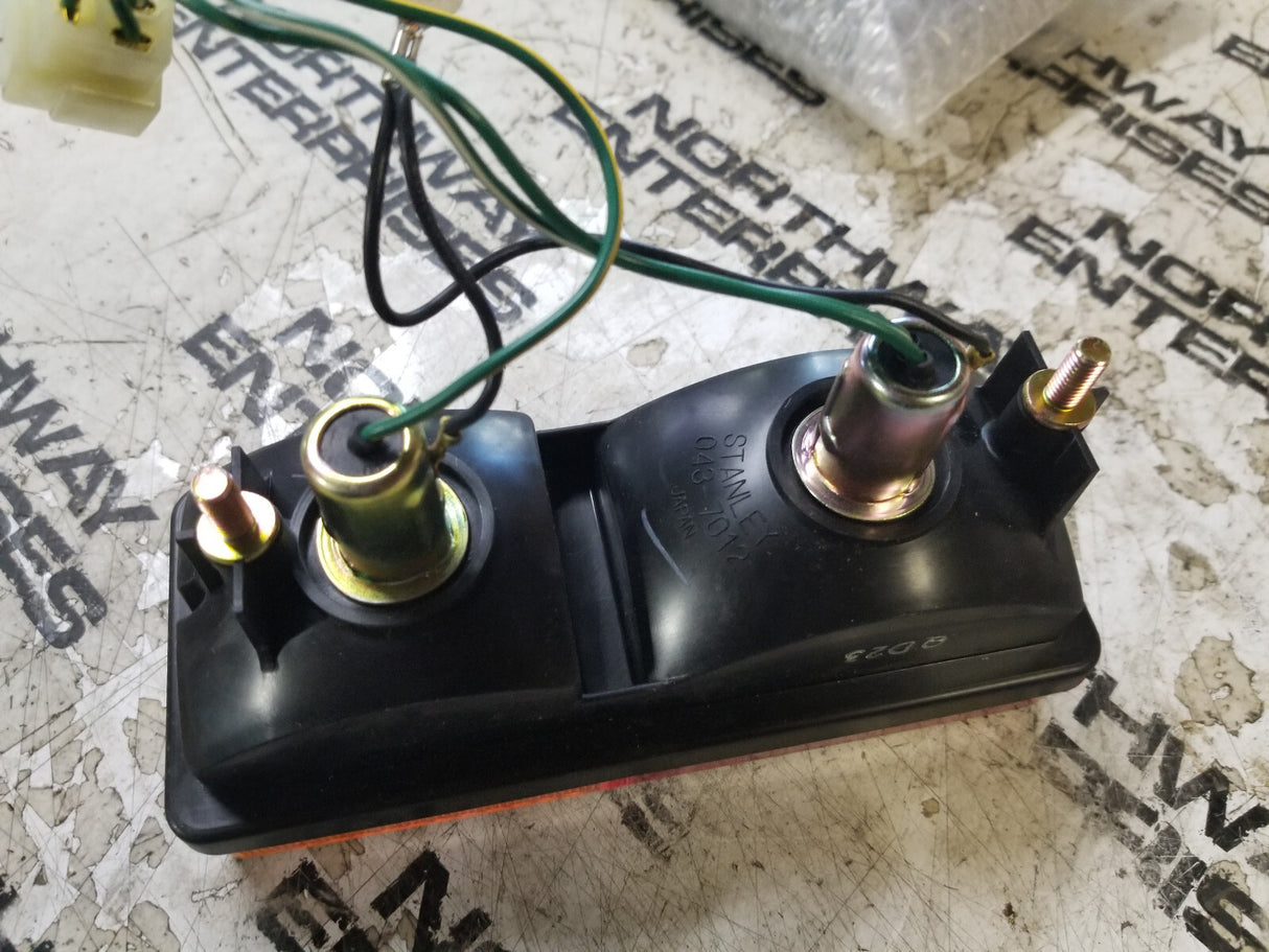 043-7012 STANLEY TAILLIGHT 0437012