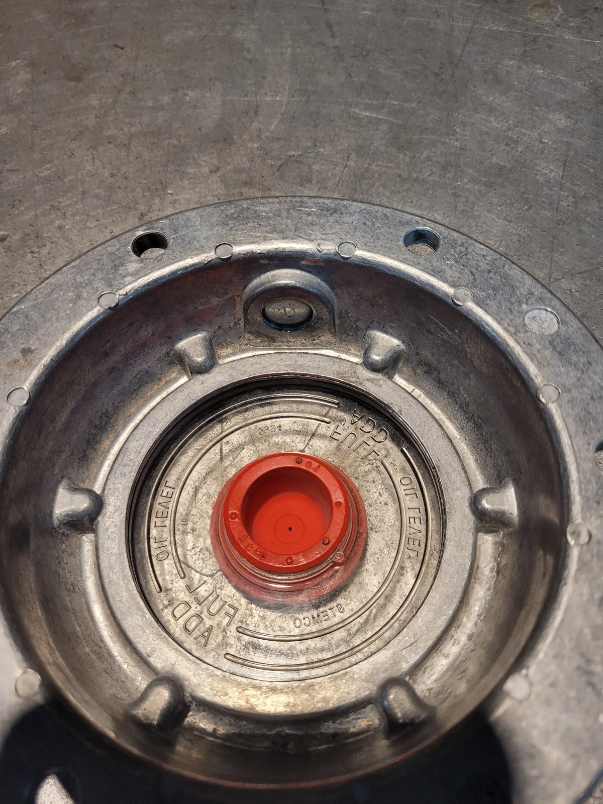 4095 STEMCO HUBCAP SIGHT GLASS WITH RED PLUG