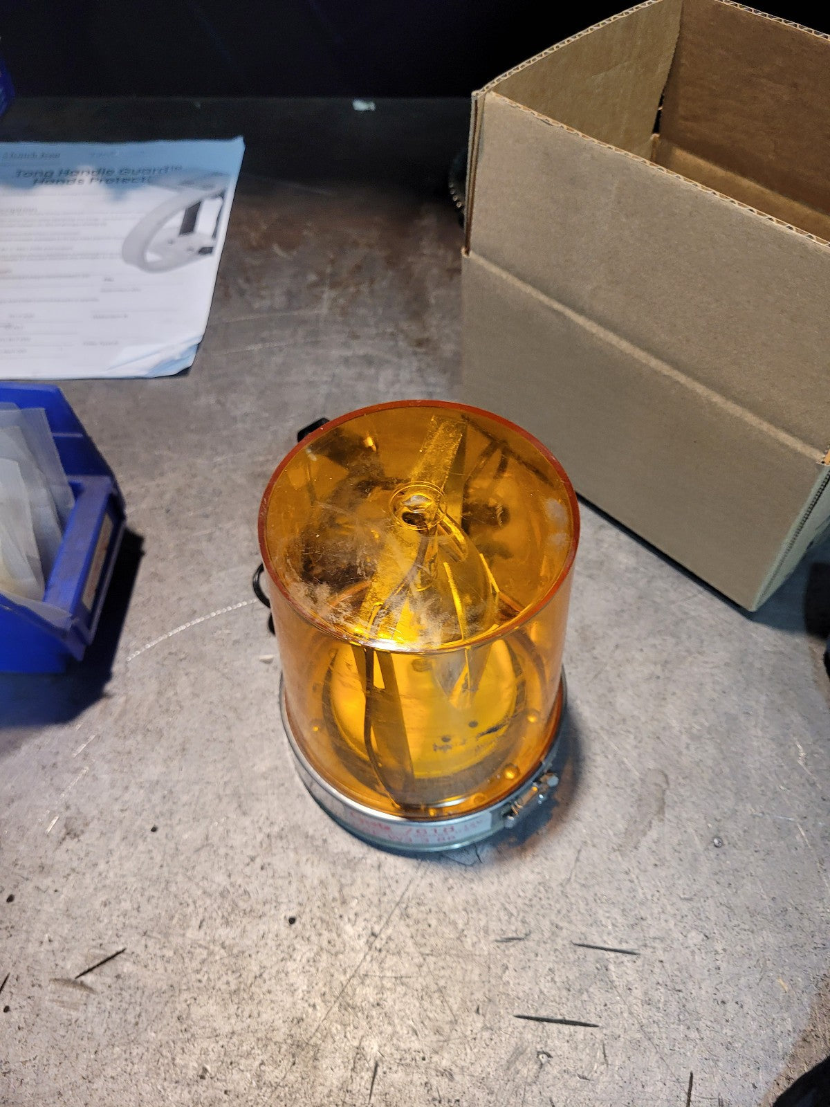 7618 GROTE ROATATING AMBER BEACON LIGHT 12V