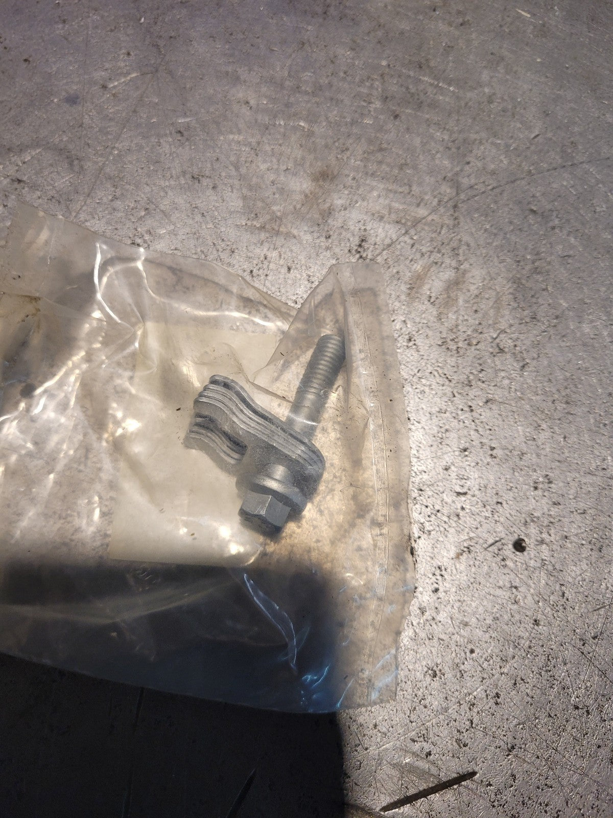LOT OF 4 CLAMPS PERKINS 4141A009