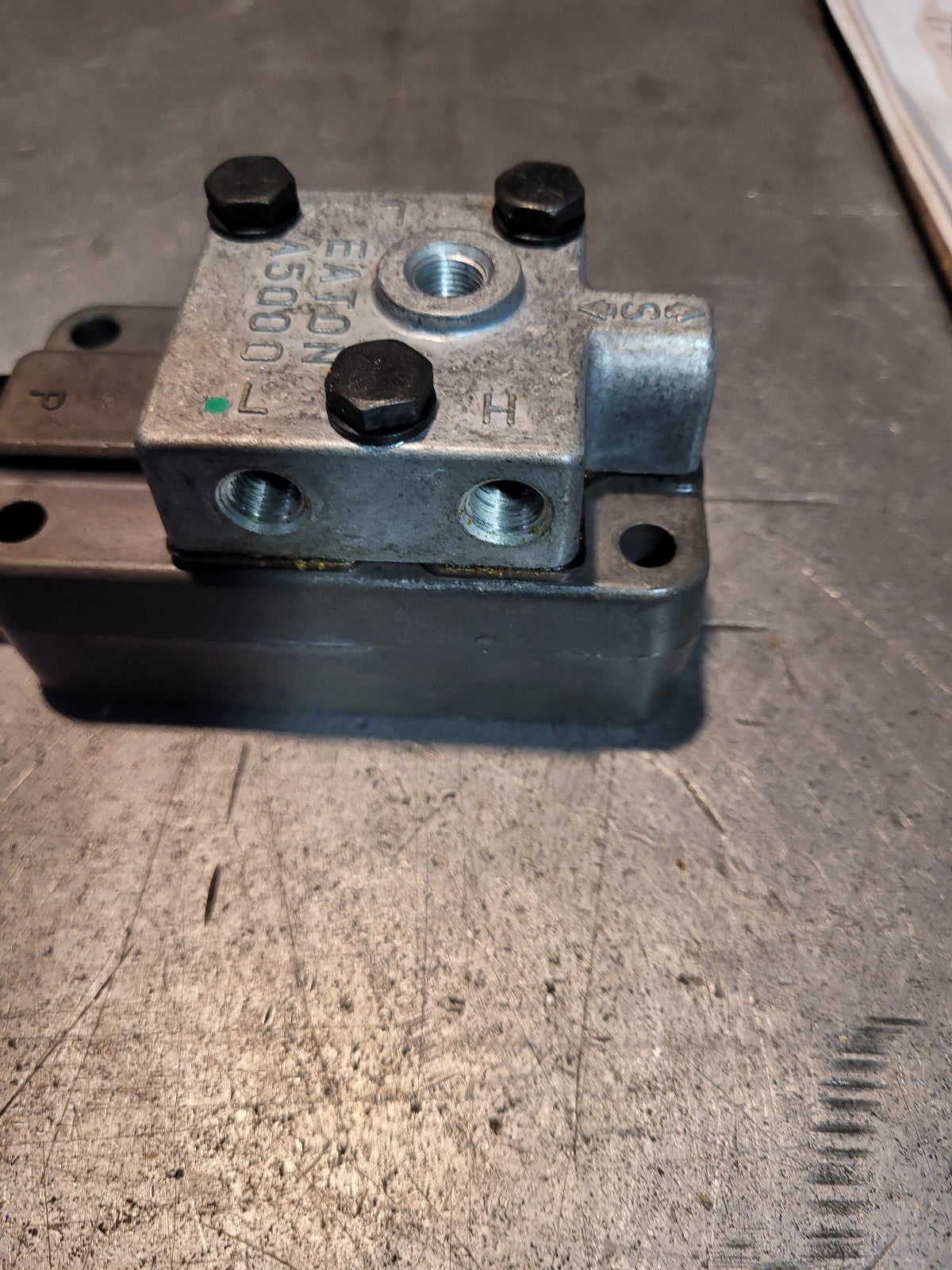 A-5000 19470 1648162C91 Transmission Slave Air Valve For Eaton Fuller