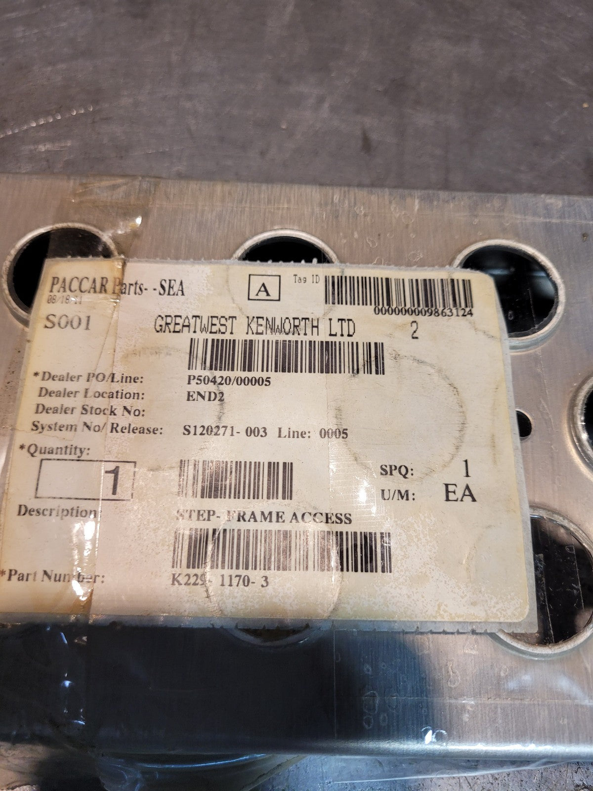 KENWORTH STEP K229-1170-3 FRAME ACCESS STEP