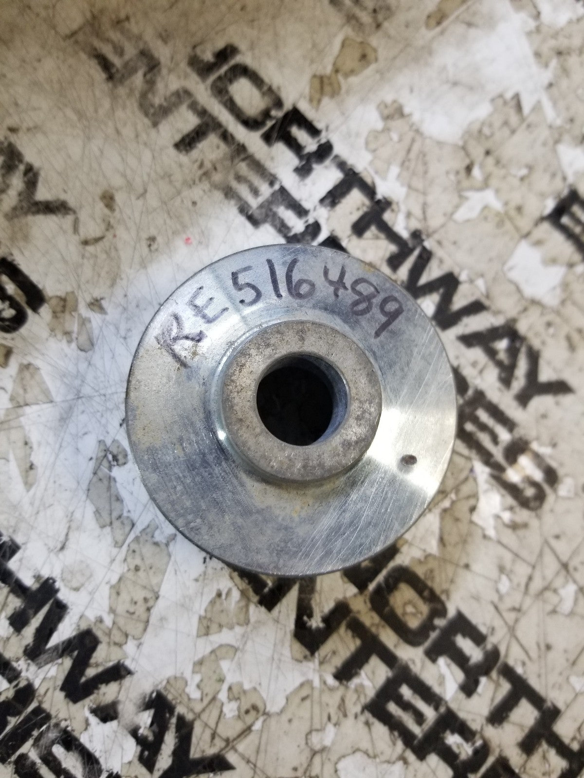 RE516489 JOHN DEERE ALTERNATOR PULLEY