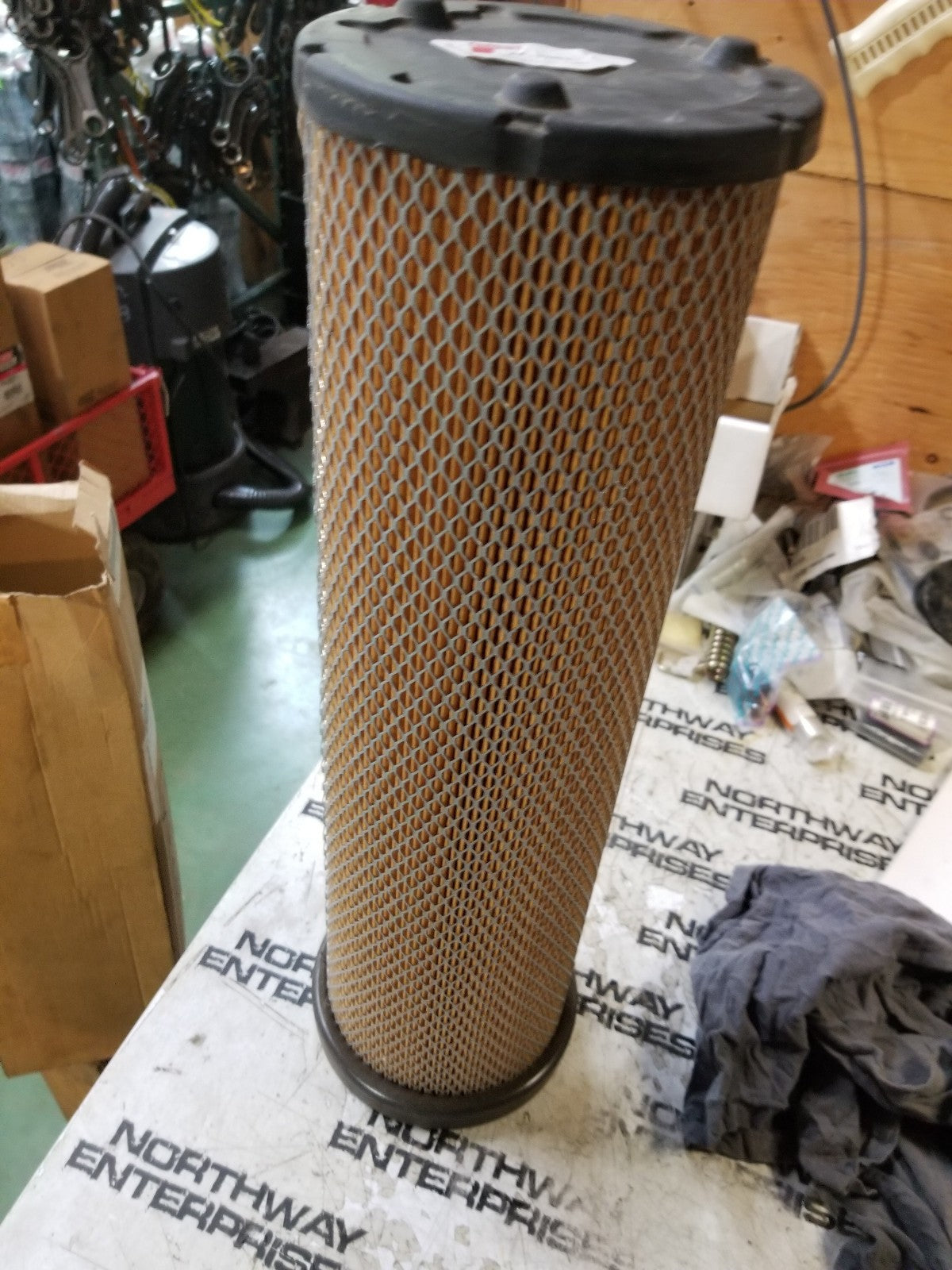 AF25523 FLEETGUARD AIR FILTER