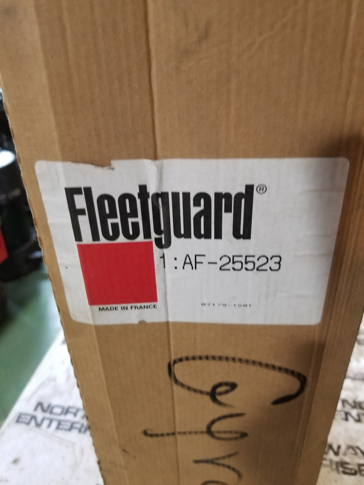 AF25523 FLEETGUARD AIR FILTER