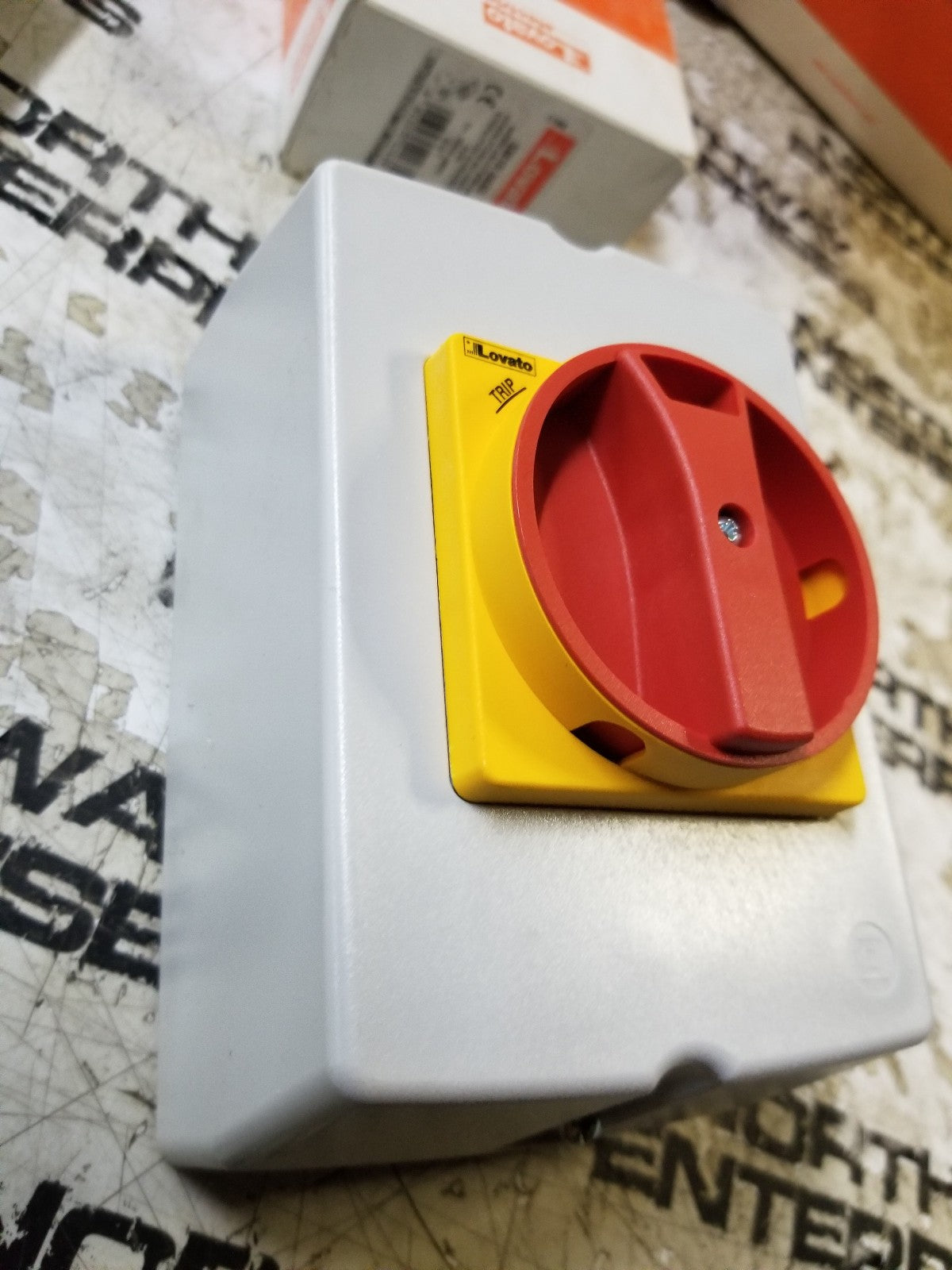 NEW SM1Z1715R LOVATO ELECTRIC SM1Z1715R Surface Mount Enclosure IP65