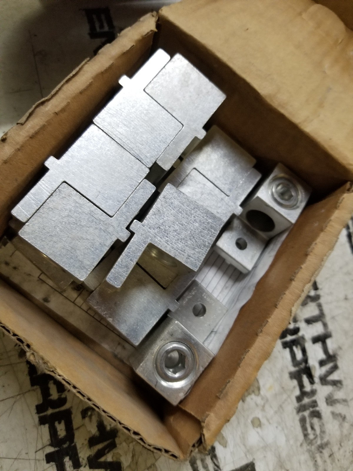 1 BOX OF 15PC - ATTA25014 ILSCO ATTA-250-14, ILSCO, Mechanical Lugs D2831-23