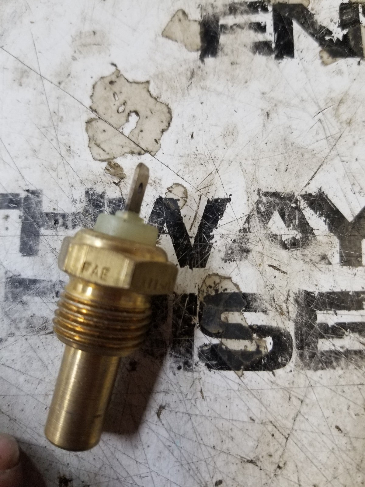 F125853 JOHN DEERE TEMPERATURE SENSOR