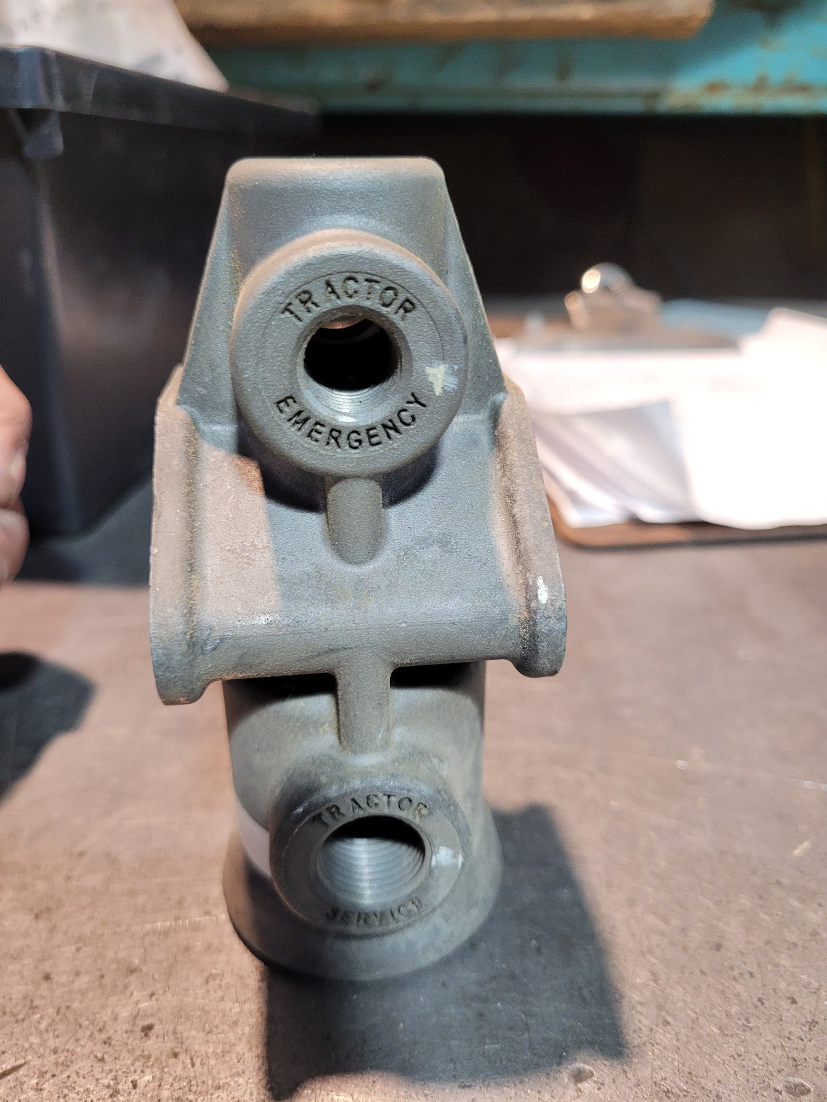 T-243850 BENDIX TRACTOR PROTECTION VALVE