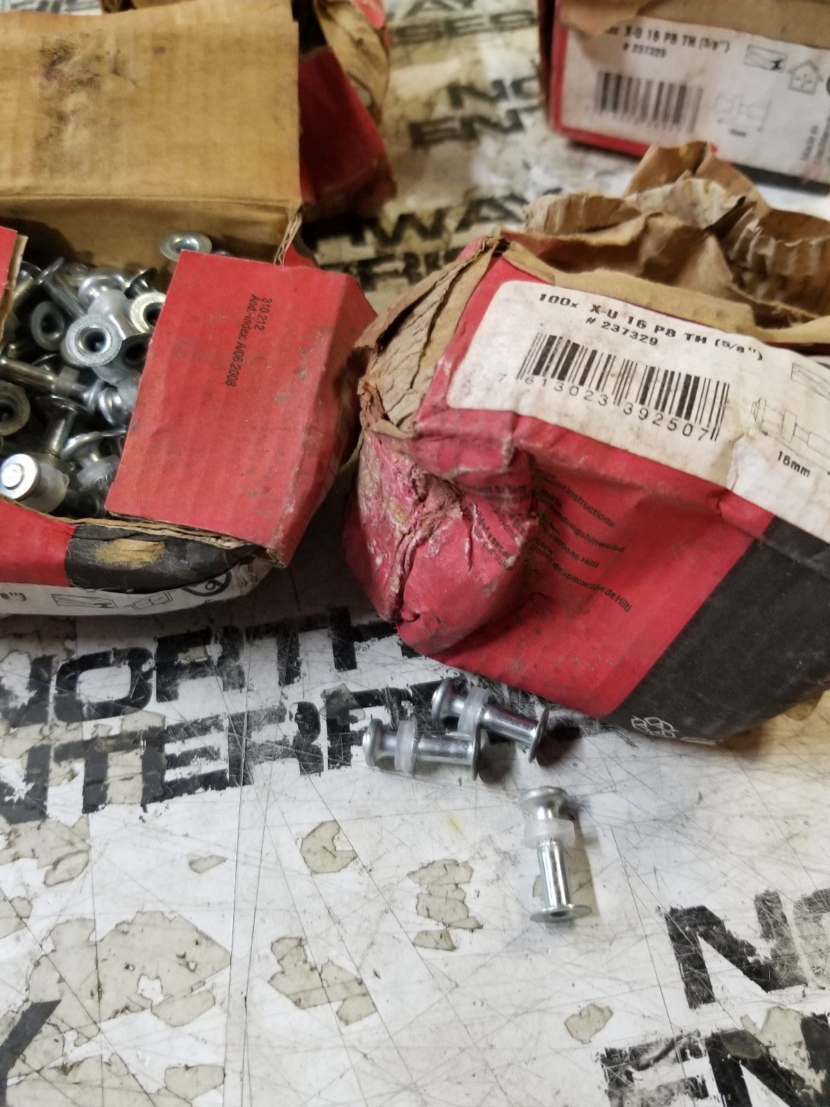 LOT OF 5 BOXES - Hilti X-u 16 P8 Th Steel Top Hat Pins 237239 1 BOX OF 100 PINS