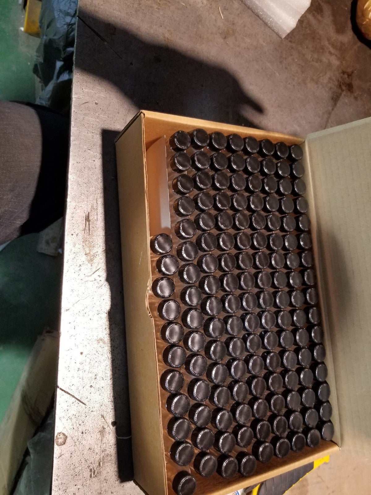 03-338D FISHERBRAND 19X65MM, 3DR VIALS SCREW THREAD WITH CAP ATTACHED 135PC