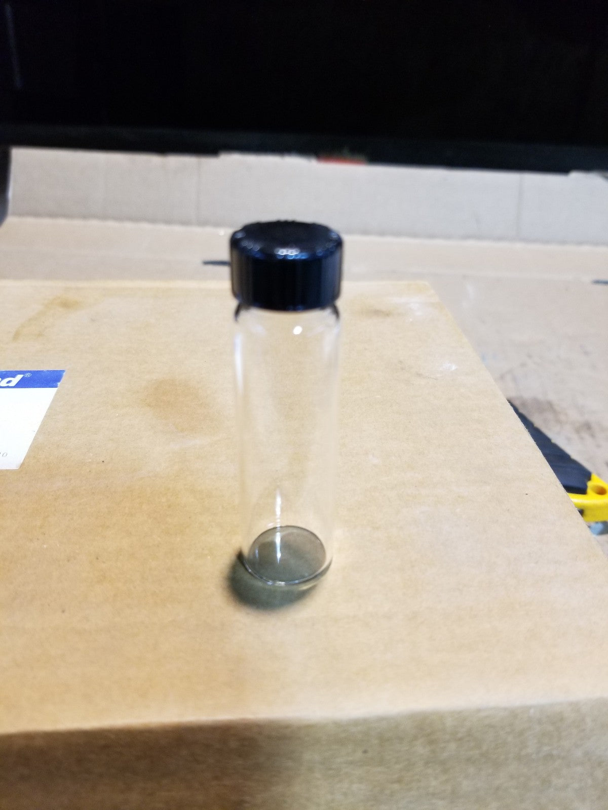 03-338D FISHERBRAND 19X65MM, 3DR VIALS SCREW THREAD WITH CAP ATTACHED 135PC