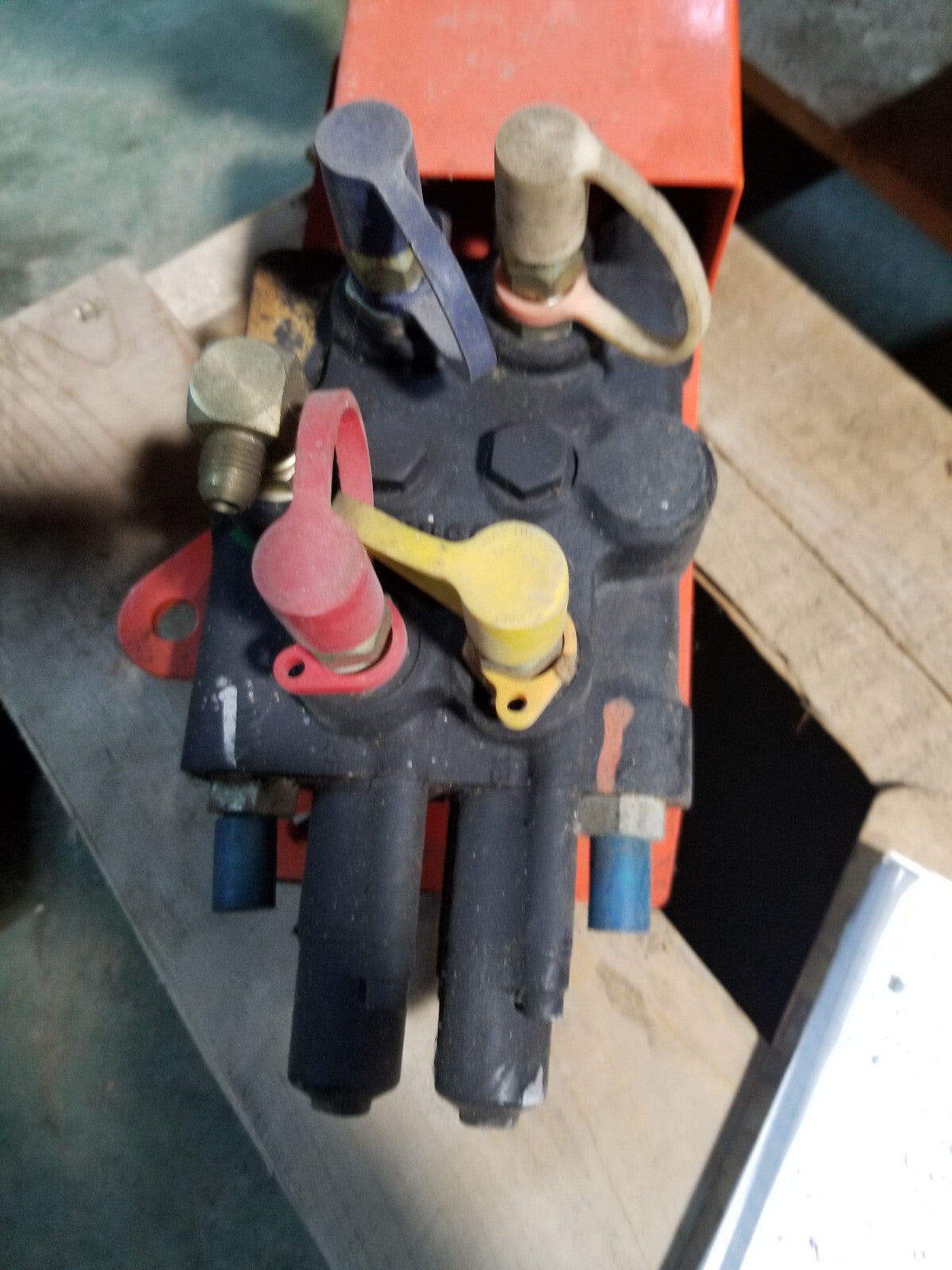 B2079 7J040-71000 KUBOTA CONTROL VALVE