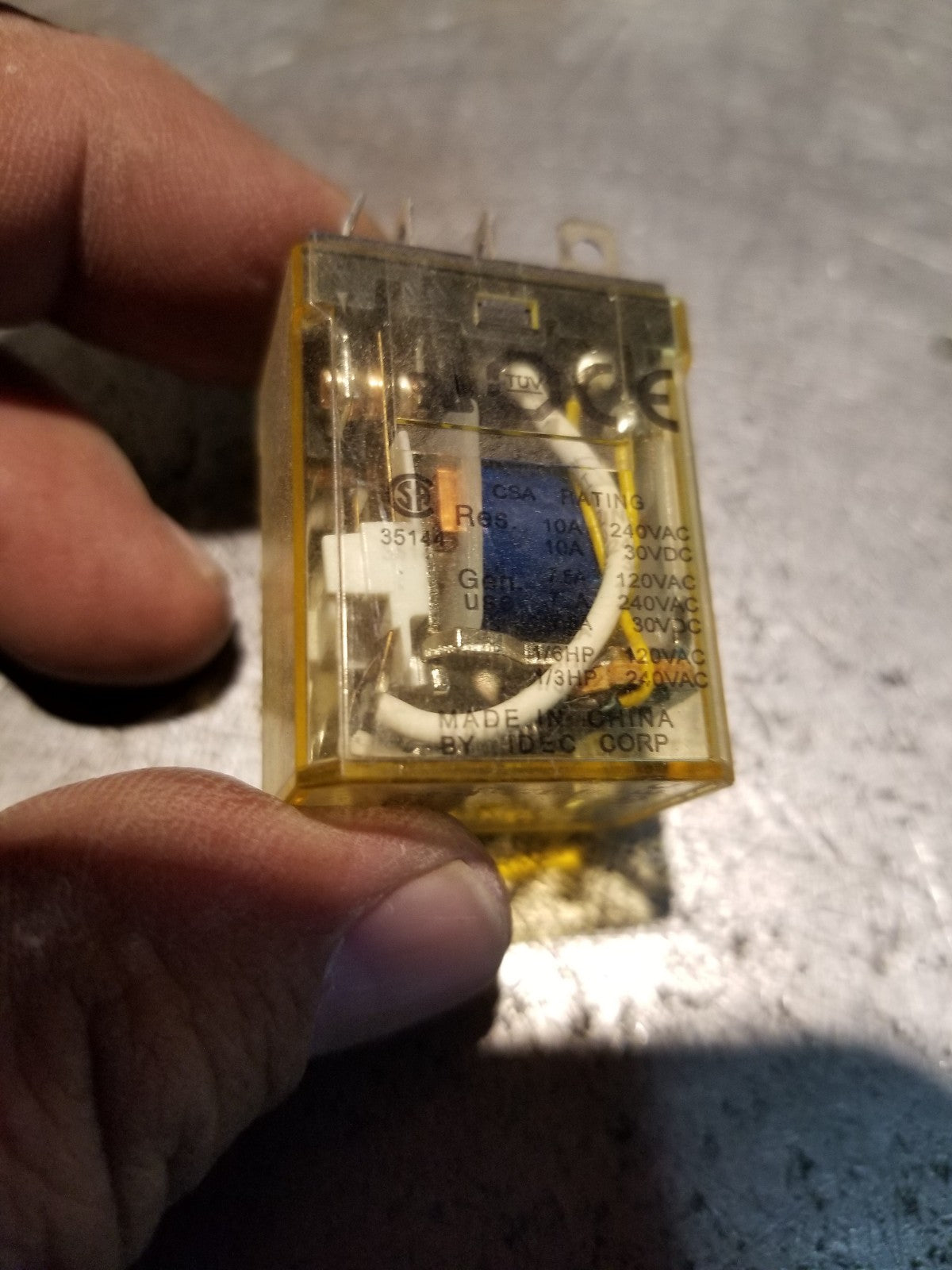 1 BOX OF 6PC - IDEC RH2B-ULAC110-120V POWER RELAY, DPDT, 120VAC, 10A, PLUG in