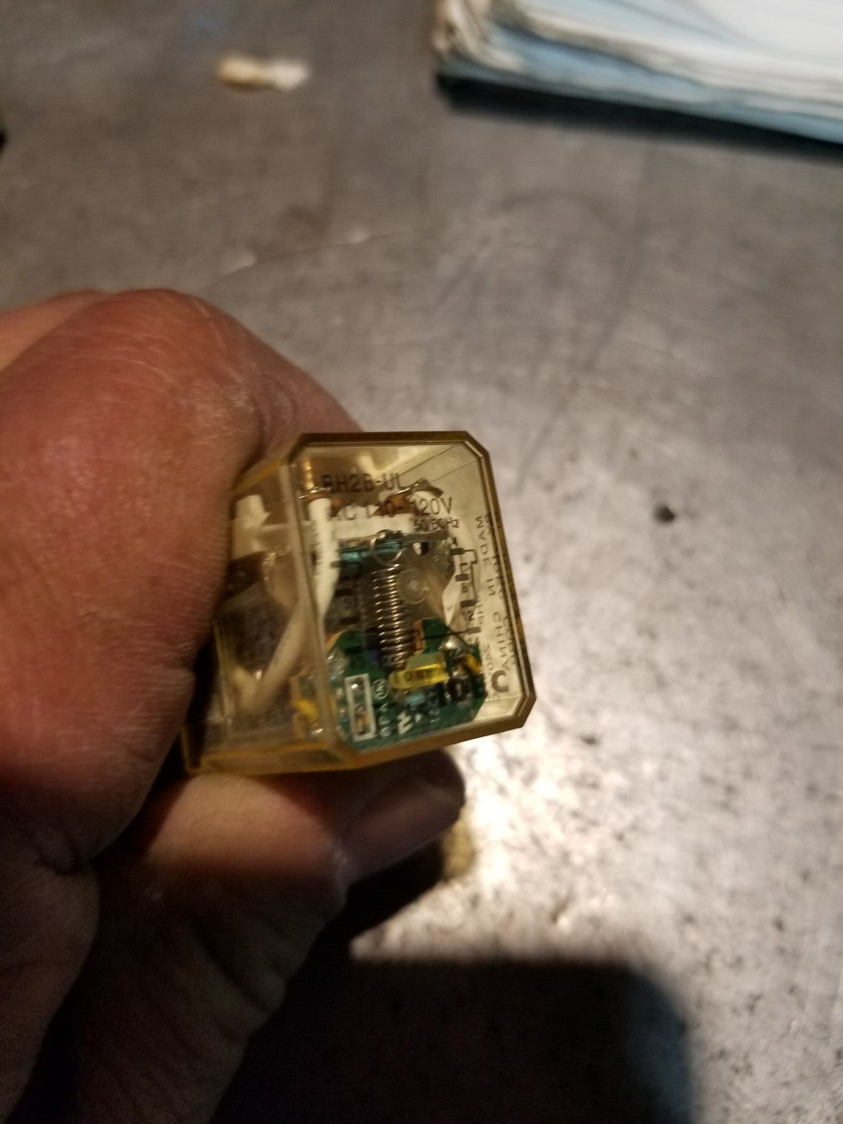 1 BOX OF 6PC - IDEC RH2B-ULAC110-120V POWER RELAY, DPDT, 120VAC, 10A, PLUG in