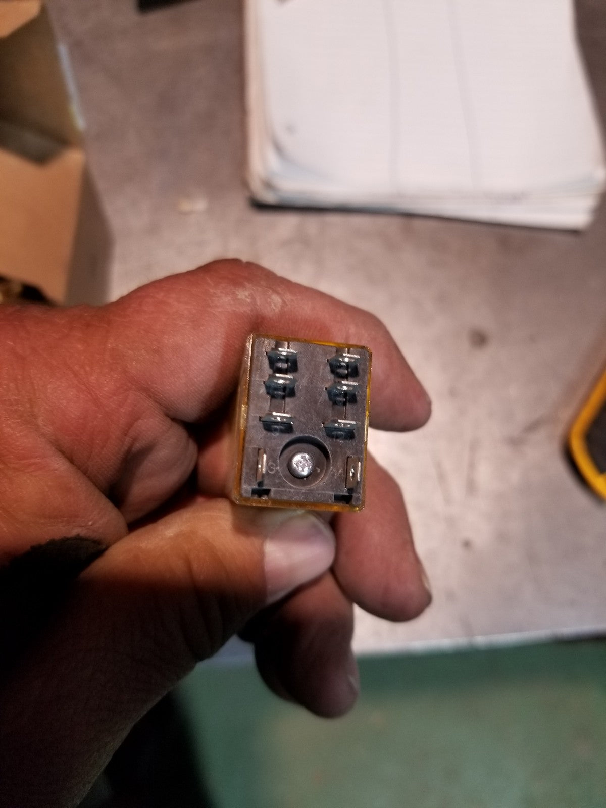 1 BOX OF 6PC - IDEC RH2B-ULAC110-120V POWER RELAY, DPDT, 120VAC, 10A, PLUG in