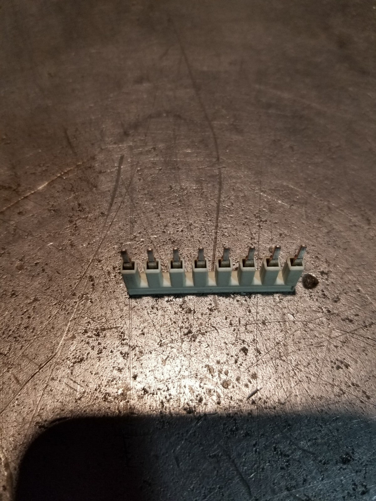 1 BOX OF 23PC - 2002-408 Push In Type Jumper Bar Insulated 8 Way Nominal Curren