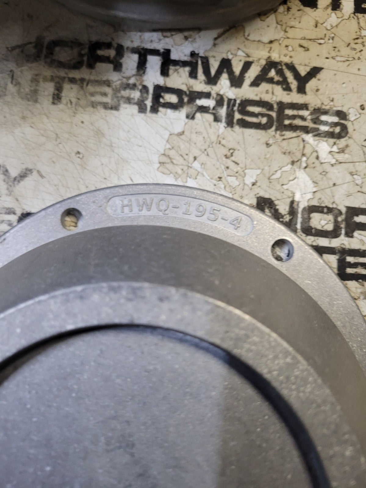 HWQ-195-4 HUBCAP 3-1560-038