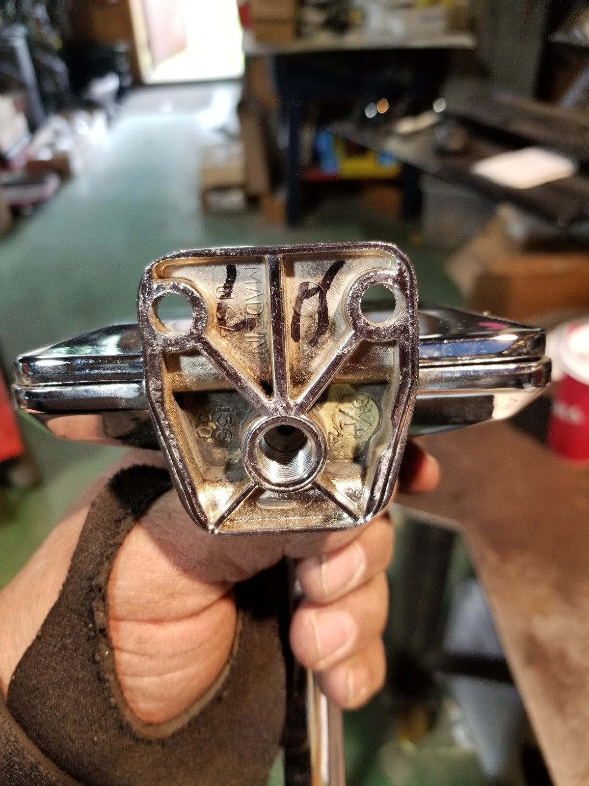 22? Chrome Zinc Round Bell Horn H00855 HADLEY