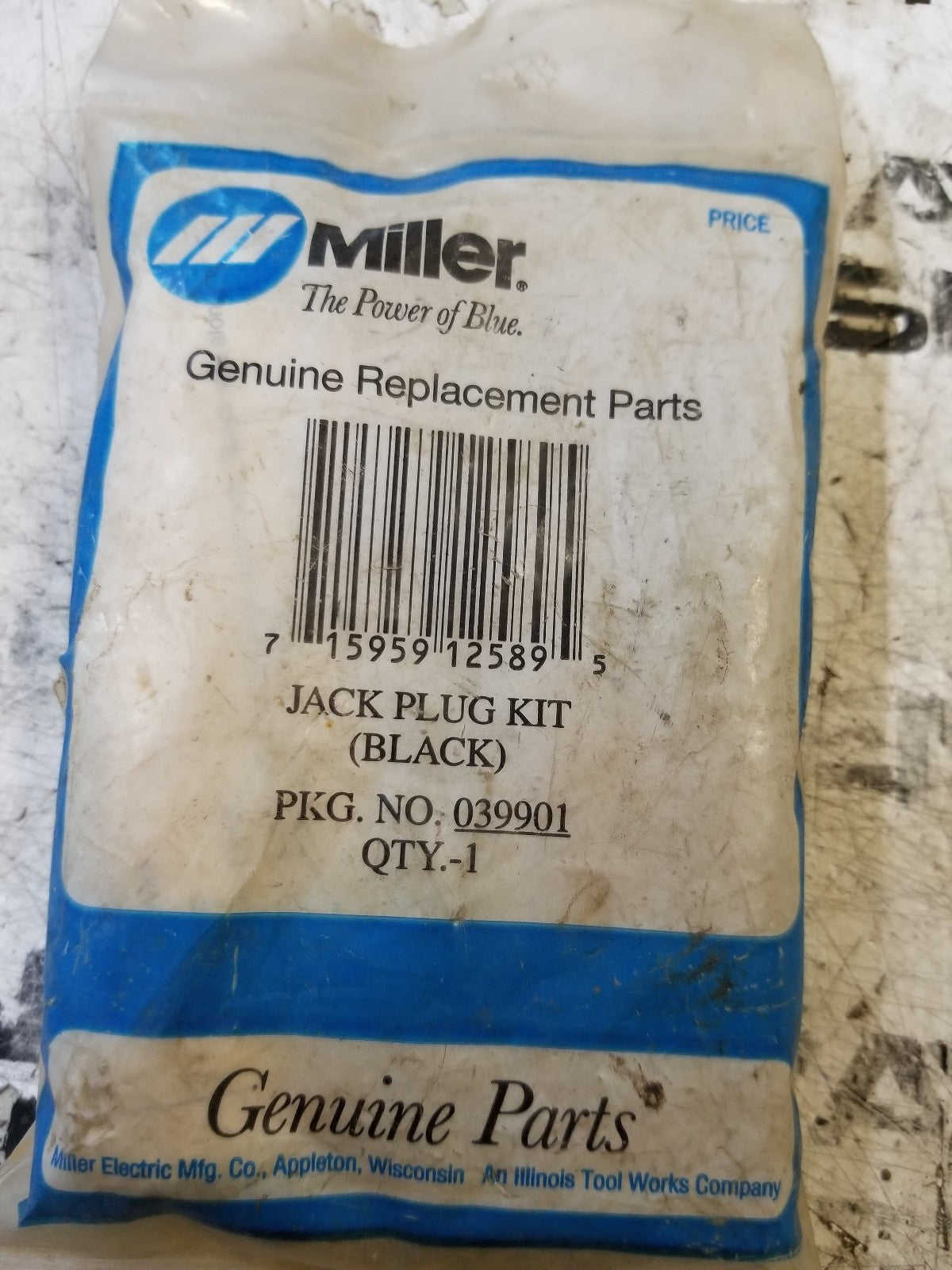 MILLER 39901 MALE INS PLUG BLACK
