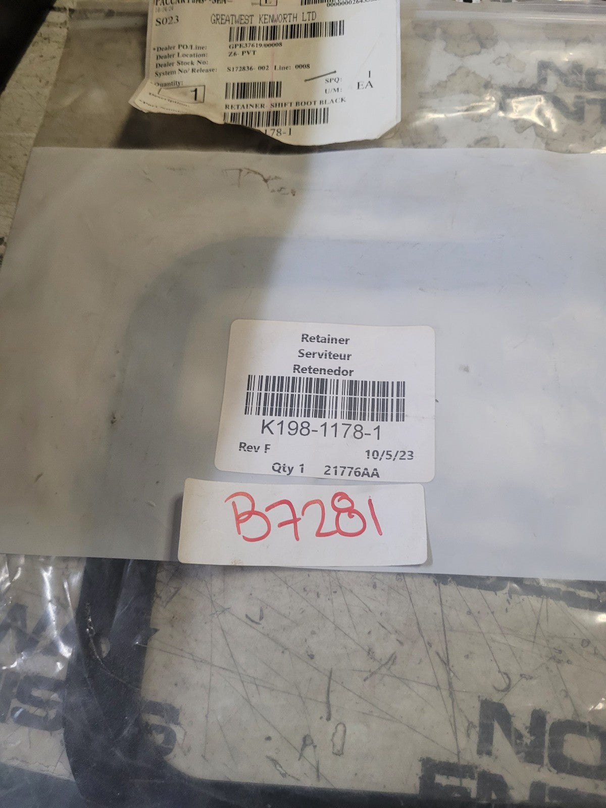KENWORTH Retainer - Shift Boot, Black K198-1178-1