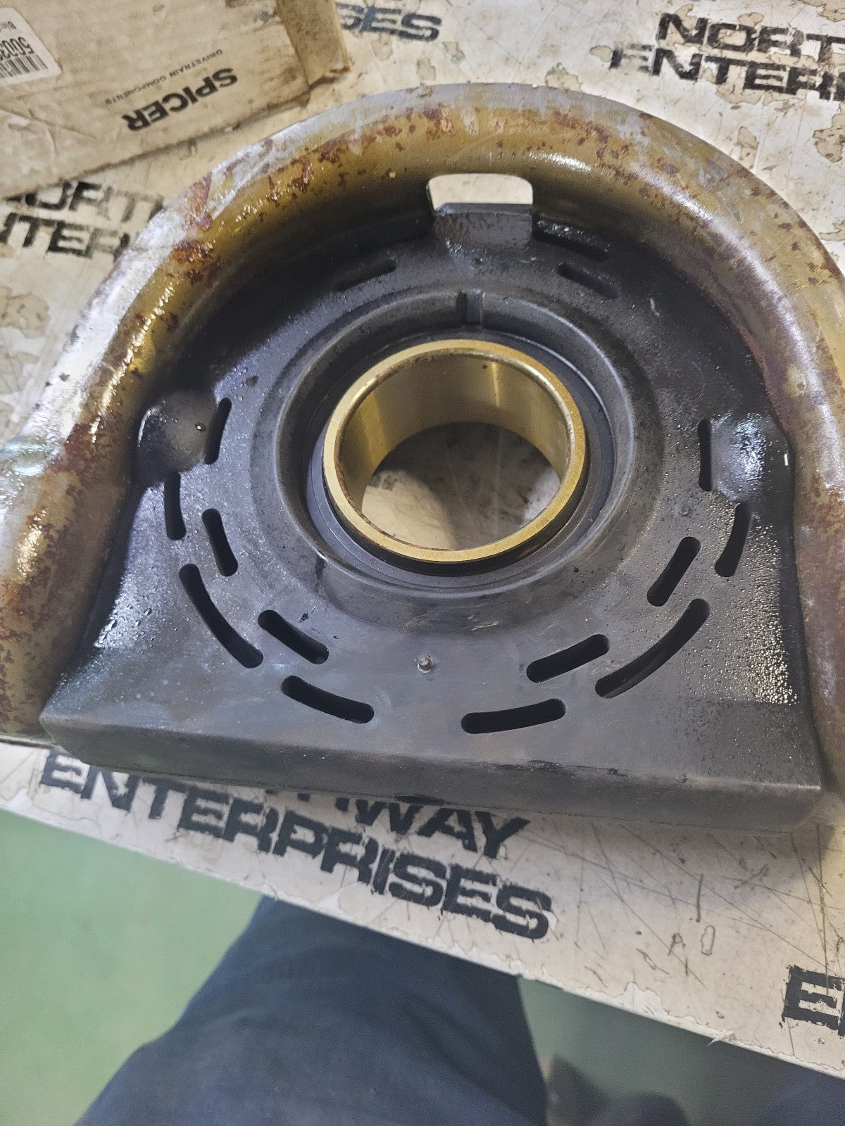 Spicer 5003323 replaced by 10094142 Driveshaft Center Bearing 1810 Series