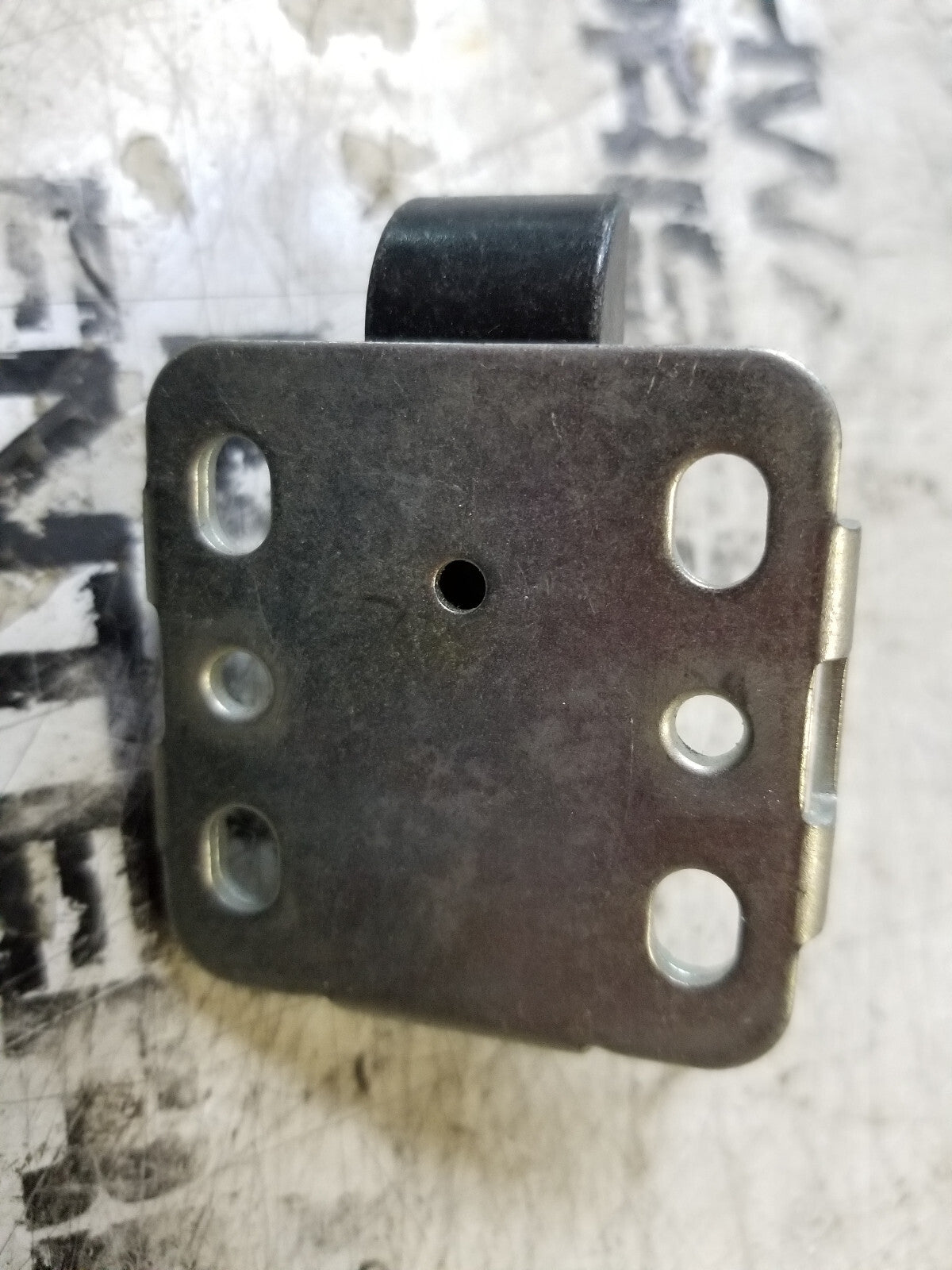 RD809-46390 HOLDER LOCK STRIKER