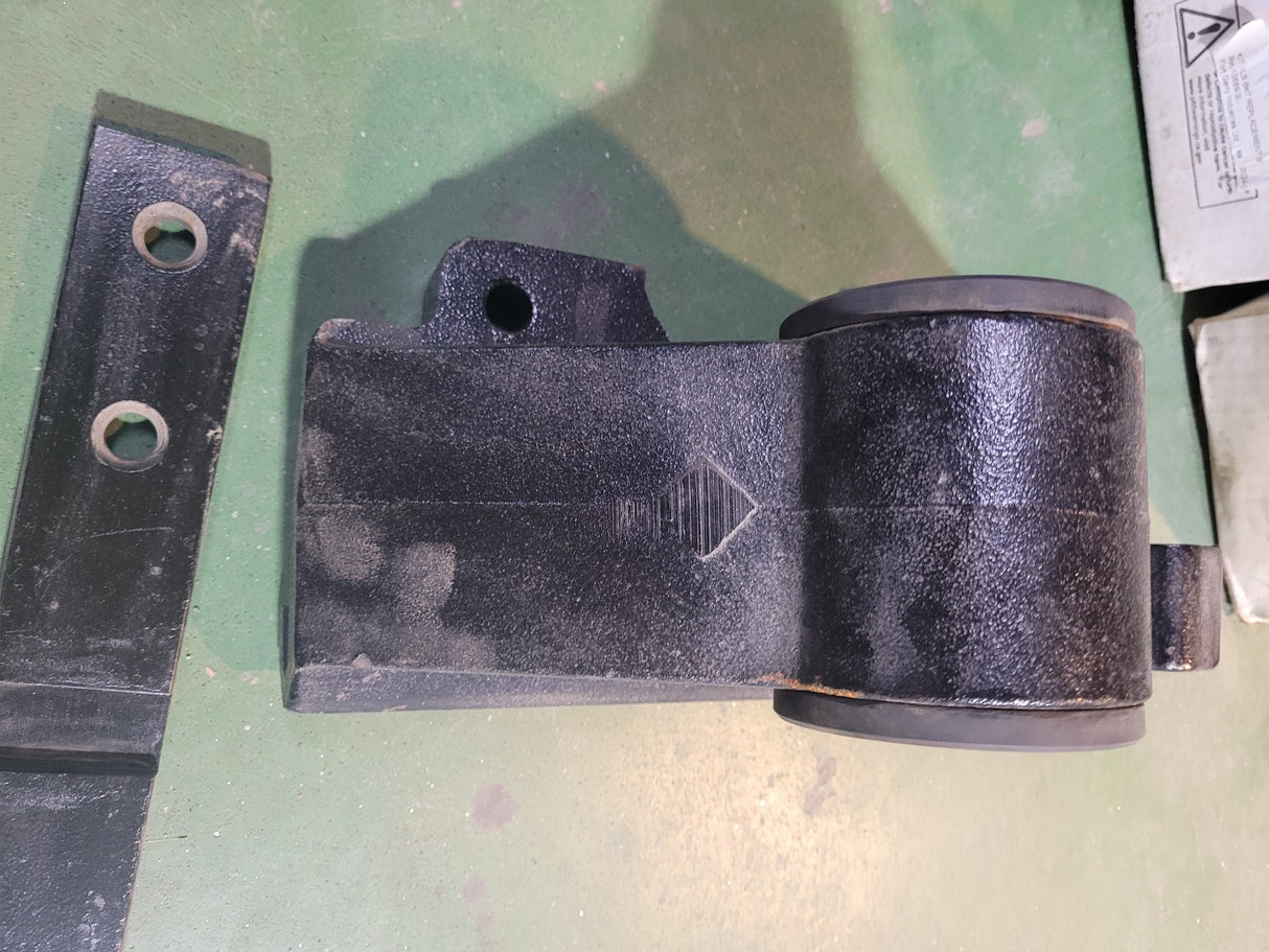 SAF Holland RK-10689-3L 9" ILS Fifth Wheel Bracket Replacement Kit