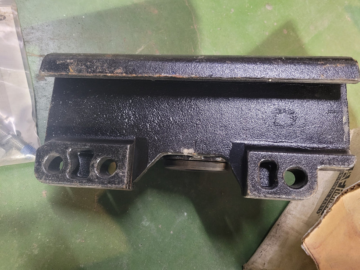 SAF Holland RK-10689-3R 9" ILS Fifth Wheel Bracket Replacement Kit